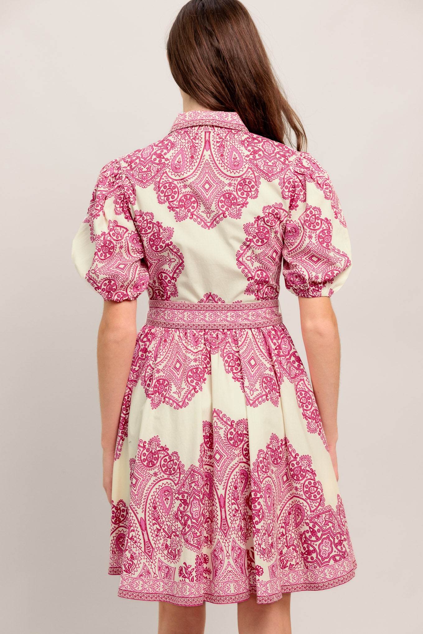 Pink paisley print dress with short sleeves, button front, and waist tie
Details:
Self: 100% Cotton
Lining: 100% Polyester
Size & Fit
- Model is 5`8" And Wearing Size Small
- Measurements Taken From Size Small
- Approx. Length: 37"