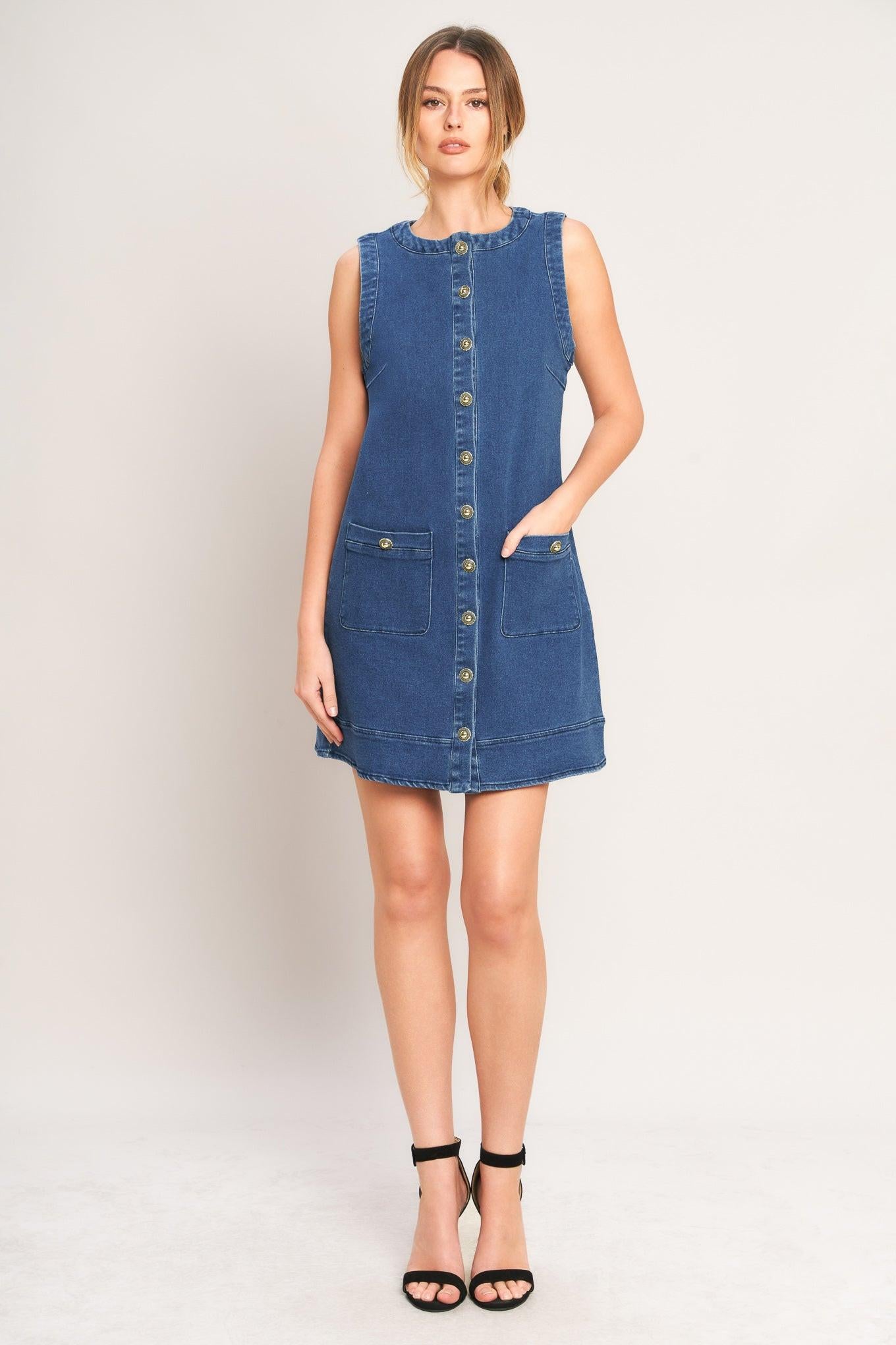 EVERYDAY ICON DENIM SHIFT DRESS.