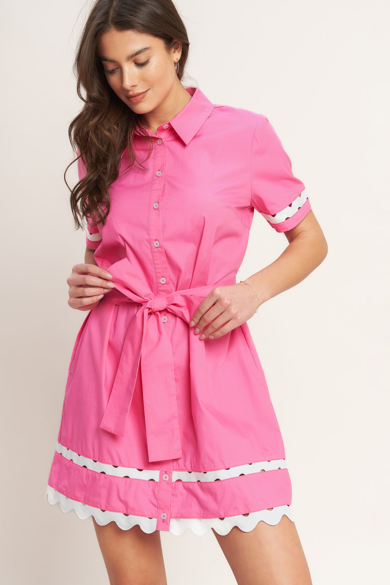 A solid woven mini dress featuring collar, short sleeve with ric rac ribbon inset, button down closure, self sash tie and lace inset hemline
Details:
Self : 100% Cotton
Size & Fit
- Model is 5`8" And Wearing Size Small
- Measurements Taken From Size Small
- Approx. Length: 36" FLYING TOMATO