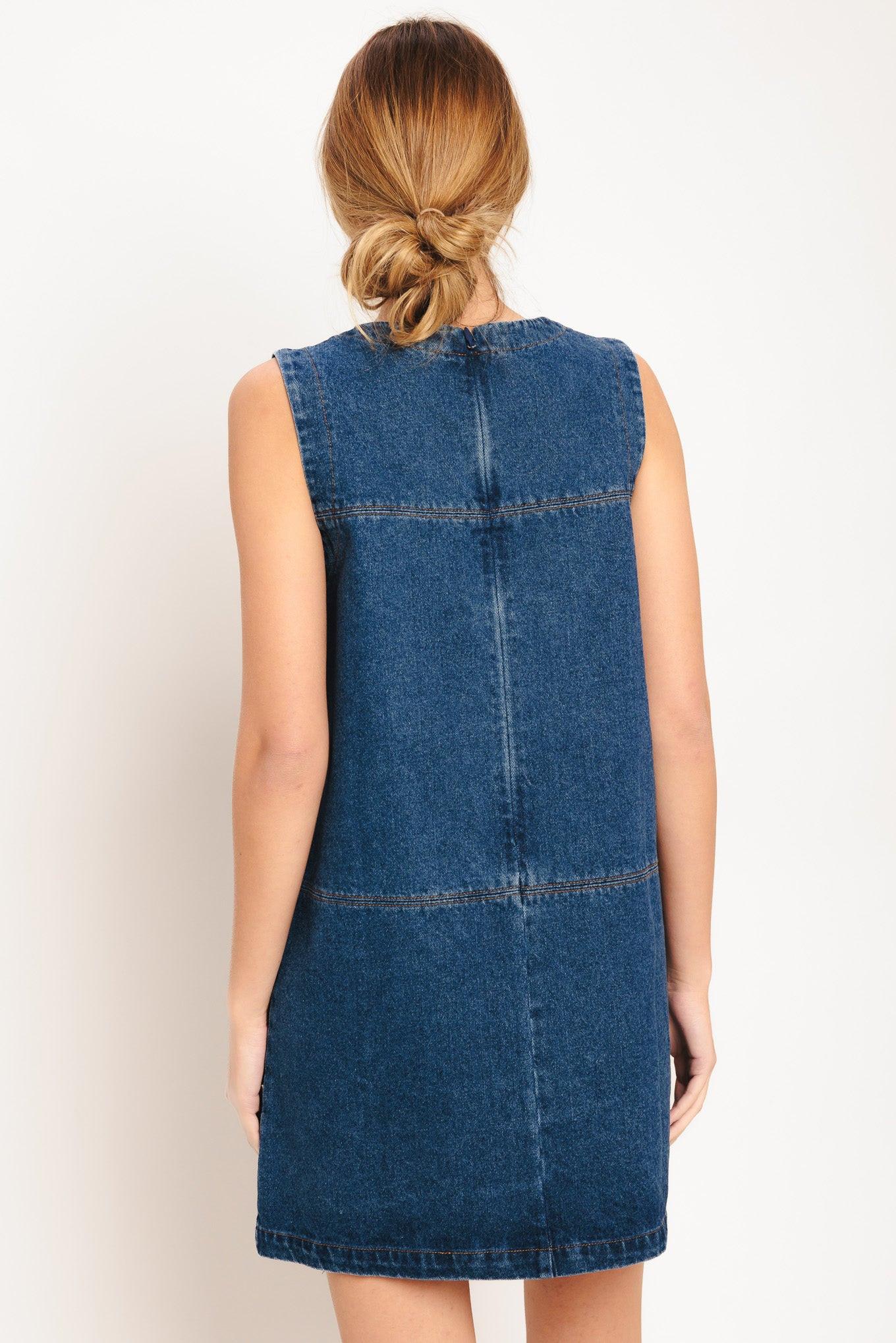 A washed denim shift dress with round neckline, sleeveless, pockets and back zipper closure
Details:
Self: 90% Cotton 10% Polyester
Size & Fit
-Model is 5`8" And Wearing Size Small
-Measurements Taken From Size Small
-Approx. Length: 34"