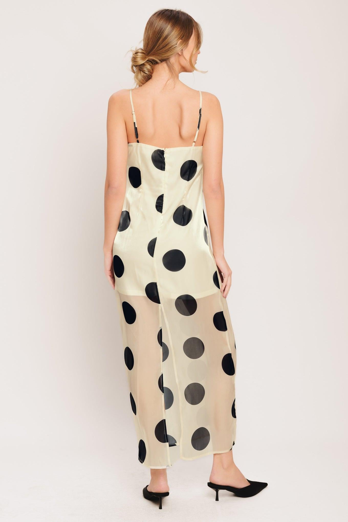 Details:
Self: 100% Polyester
Lining: 100% Polyester
Size & Fit
-Model is 5`8" And Wearing Size Small
-Measurements Taken From Size Small
-Approx. Length: 55"