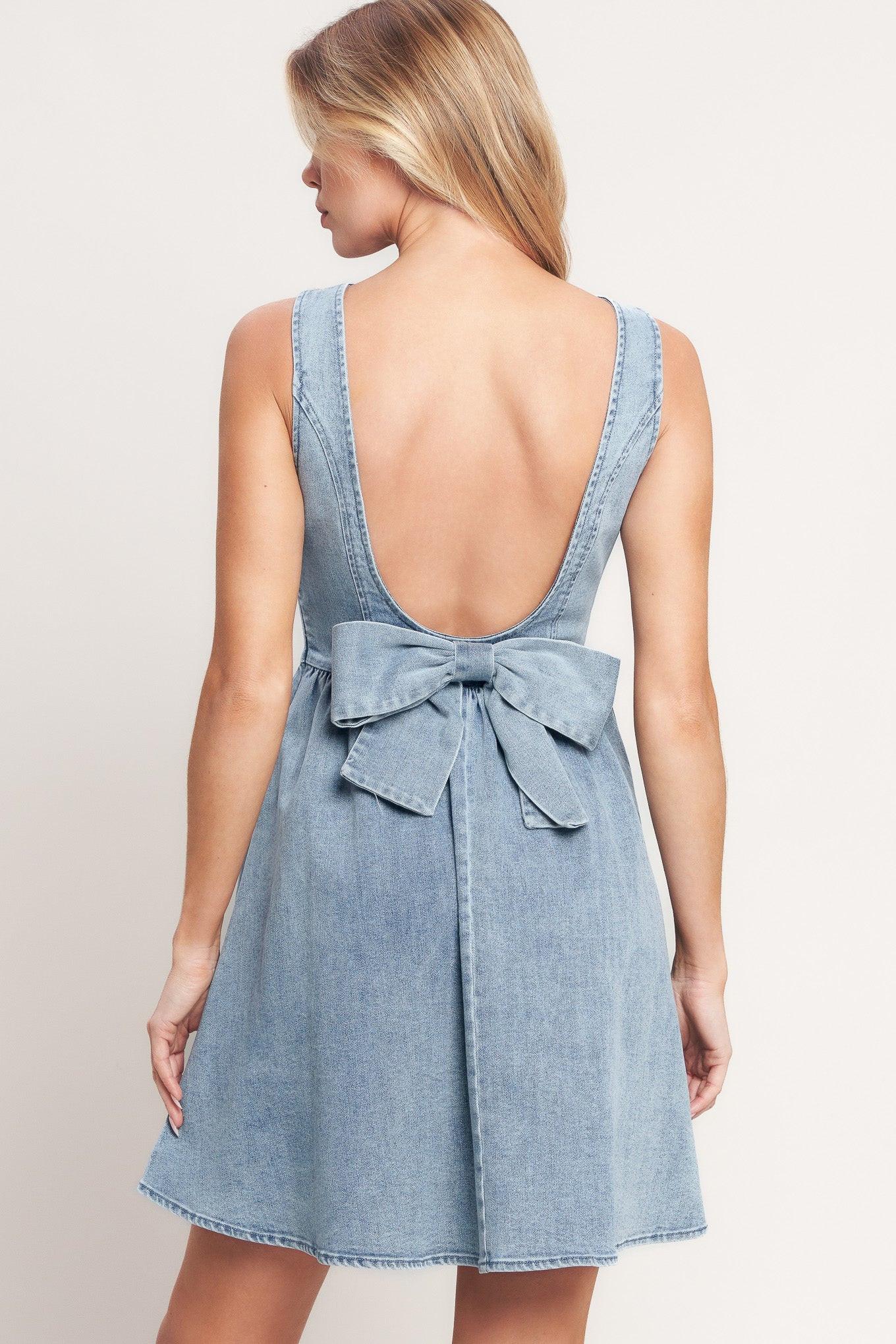 Details:
Self: 70% Cotton 29% Polyester 1% Spandex
Size & Fit
-Model is 5`8" And Wearing Size Small
-Measurements Taken From Size Small
-Approx. Length: 35"