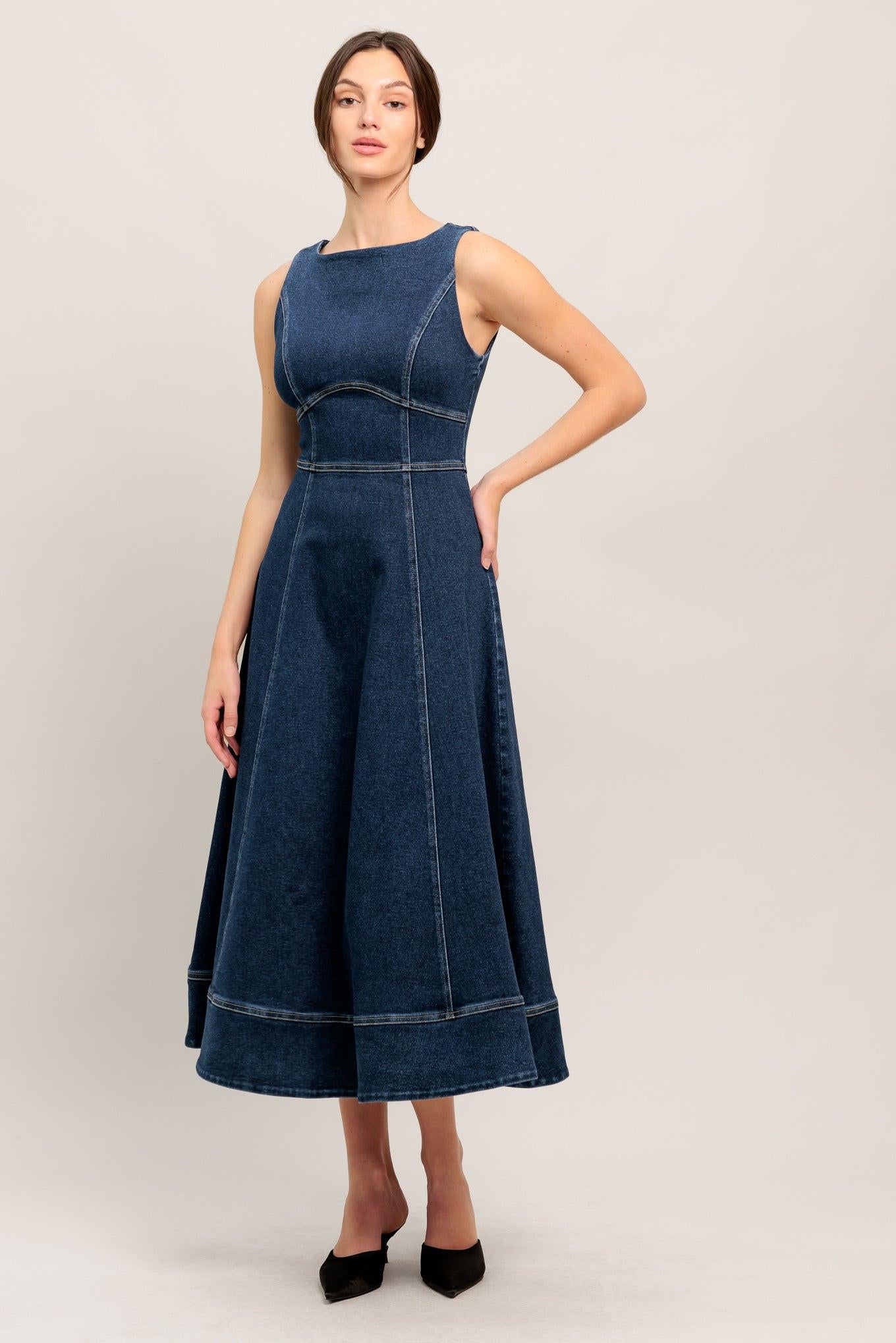 SIMPLE STATEMENT DENIM DENIM MIDI DRESS.