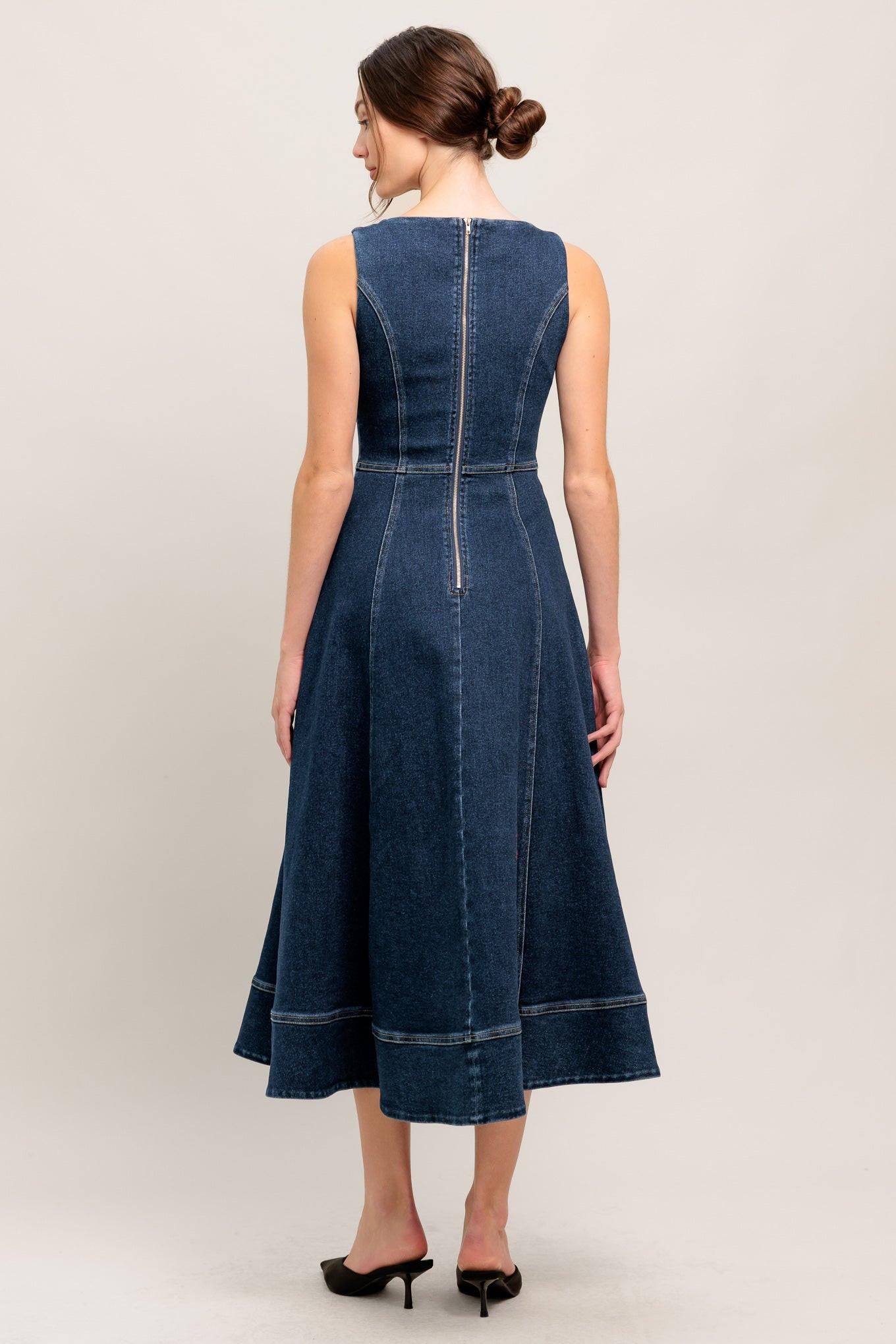 SIMPLE STATEMENT DENIM DENIM MIDI DRESS.