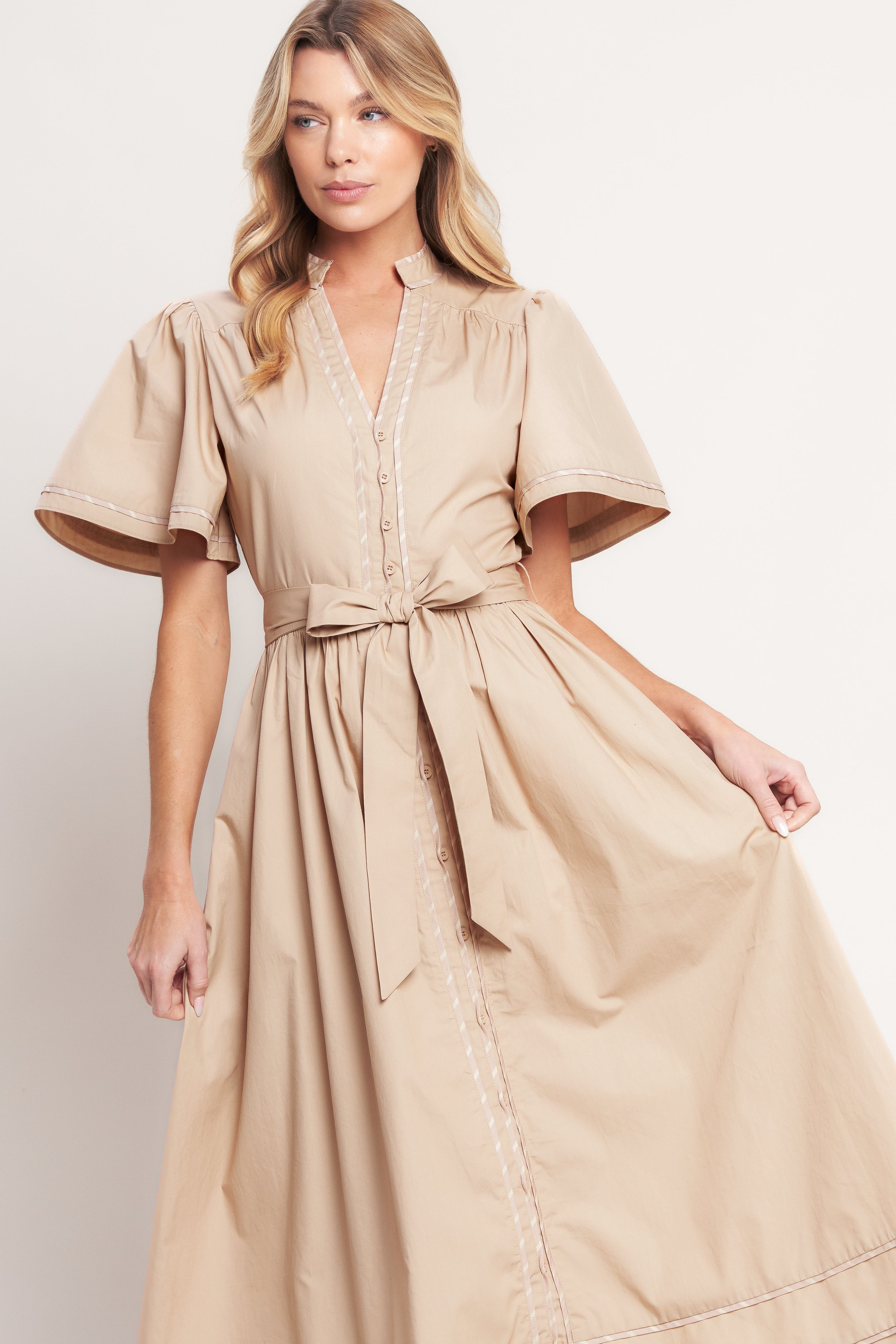 A solid woven midi dress featuring V neckline, short flutter sleeve, button down, self sash tie, contrasting binding and full skirt
Details:
Self: 100% Cotton
Contrast: 100% Cotton
Size & Fit
Model is 5`8" And Wearing Size Small
Measurements Taken From Size Small
Approx. Length: 51"