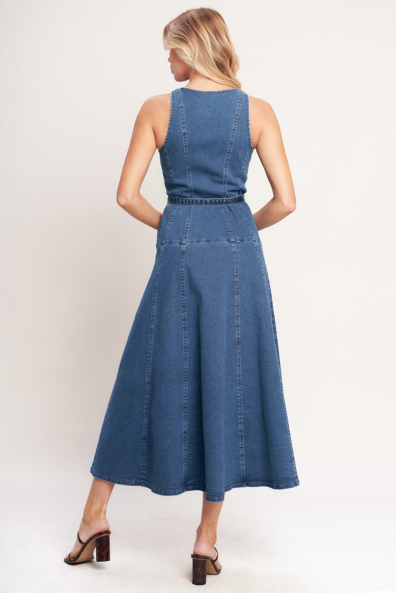 A washed denim mini dress featuring round neckline, sleeveless, button down, self belt and circle skirt
Details:
Self: 70% Cotton 28% Polyester 2% Spandex
Size & Fit
- Model is 5`8" And Wearing Size Small
- Measurements Taken From Size Small
- Approx. Length: 51"