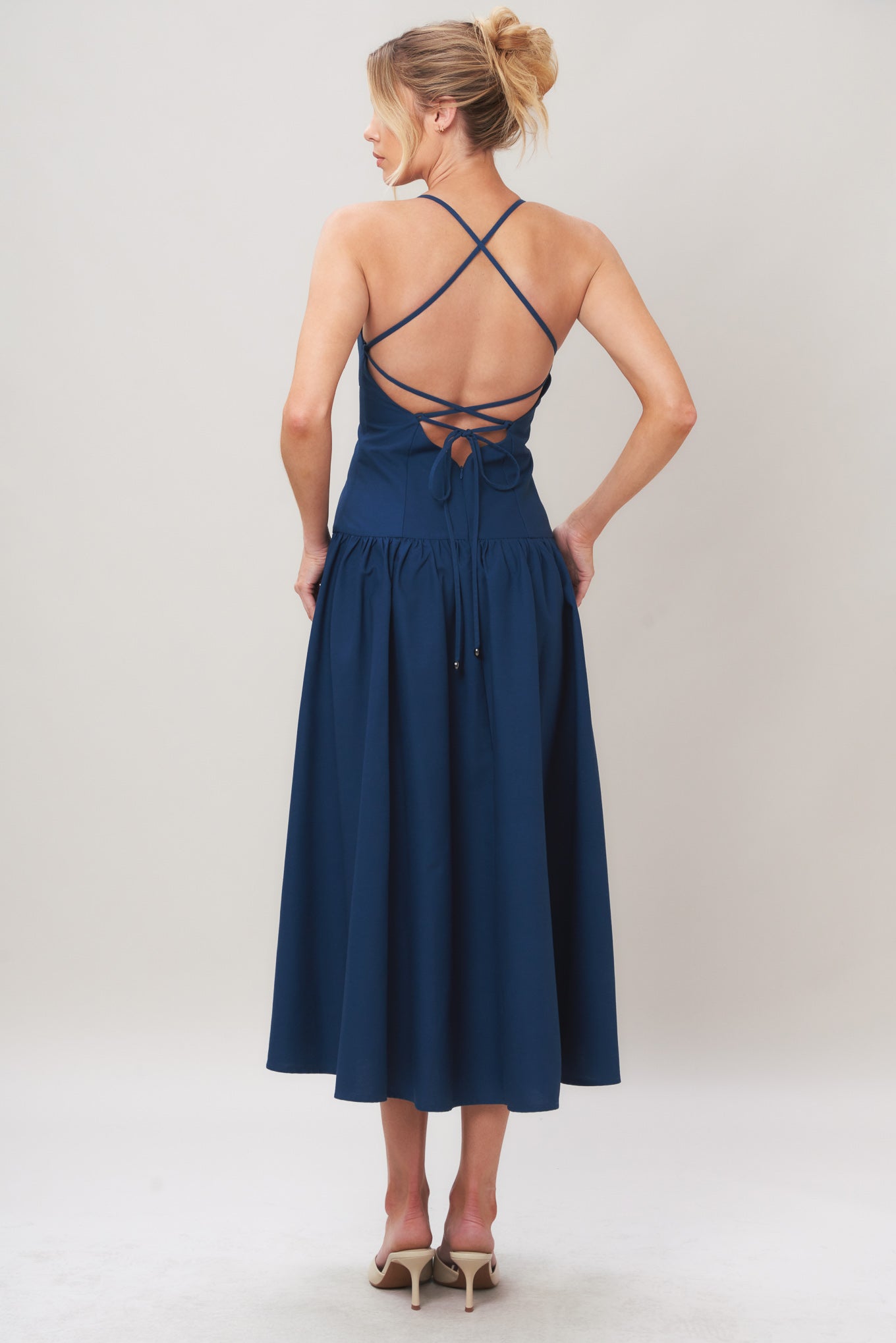 REFINED FLOW WOVEN MIDI DRESS.