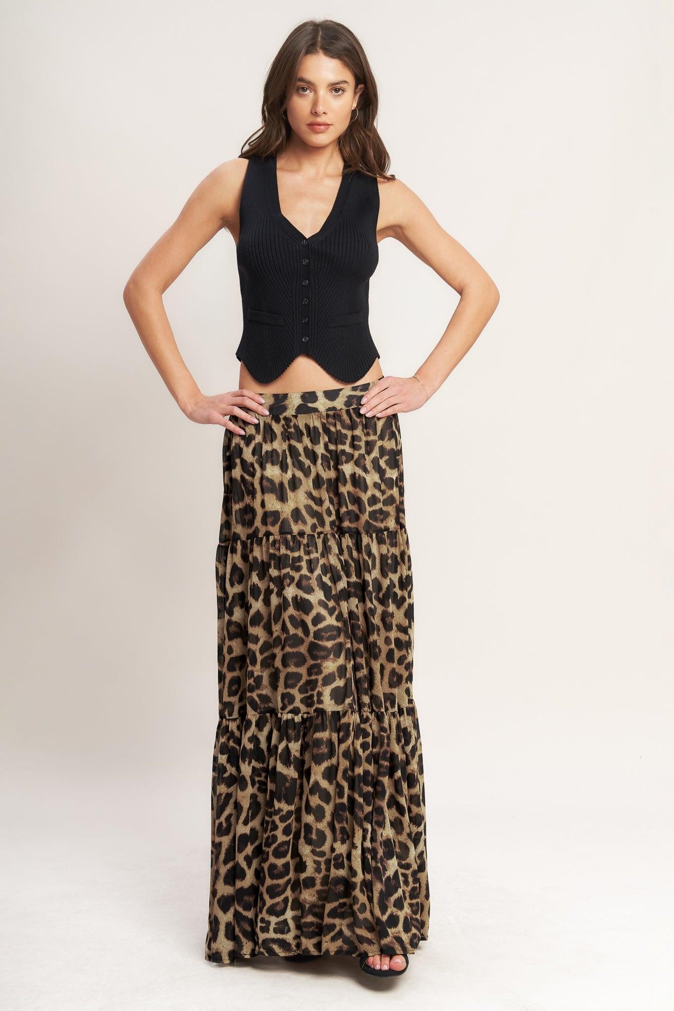 A printed woven maxi skirt featuring tiered skirt and elasticized back waistband
Details:
Self : 100% Polyester
Lining : 100% Polyester
Size & Fit
- Model is 5`8" And Wearing Size Small
- Measurements Taken From Size Small
- Approx. Length: 43" FLYING TOMATO