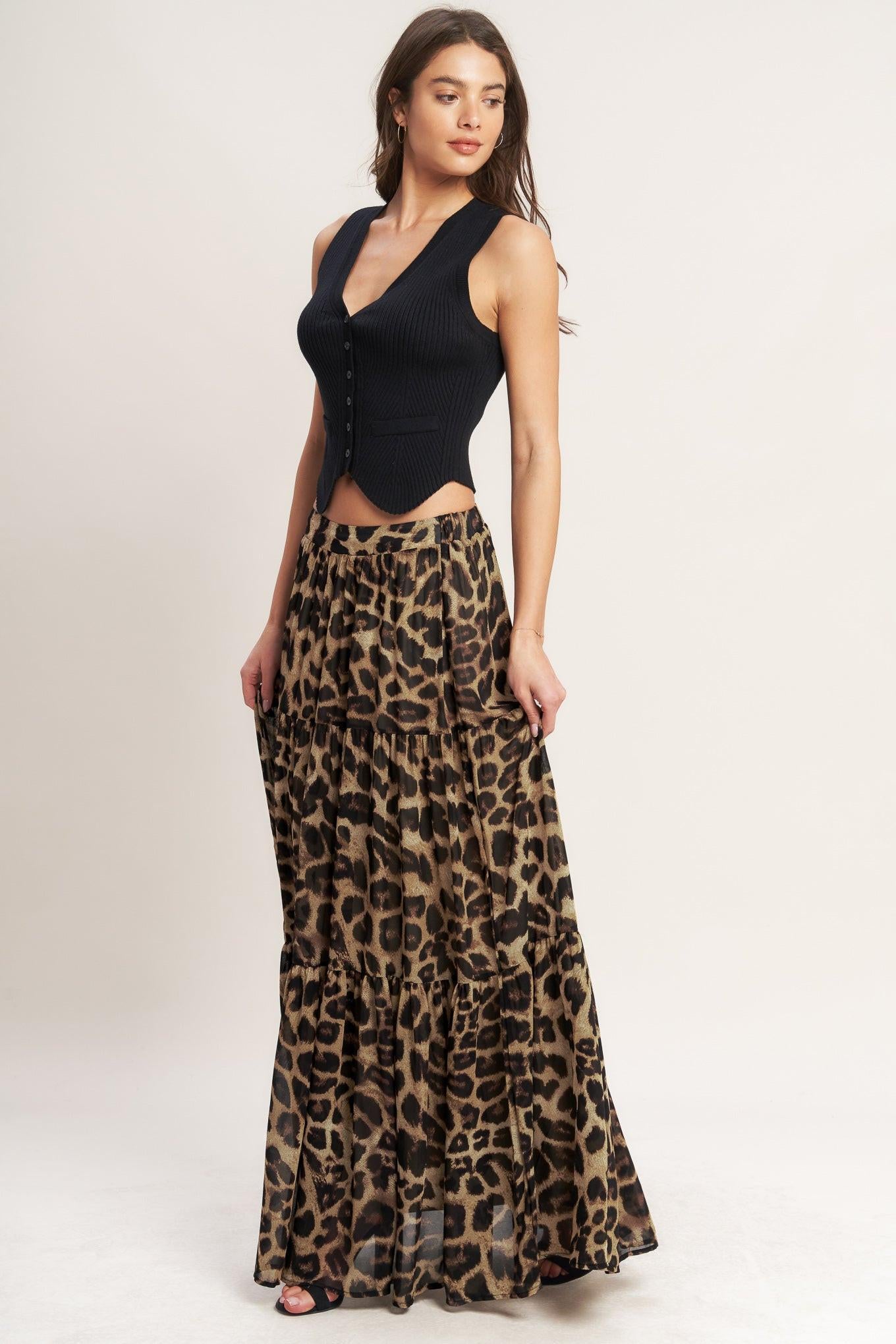 A printed woven maxi skirt featuring tiered skirt and elasticized back waistband
Details:
Self : 100% Polyester
Lining : 100% Polyester
Size & Fit
- Model is 5`8" And Wearing Size Small
- Measurements Taken From Size Small
- Approx. Length: 43" FLYING TOMATO