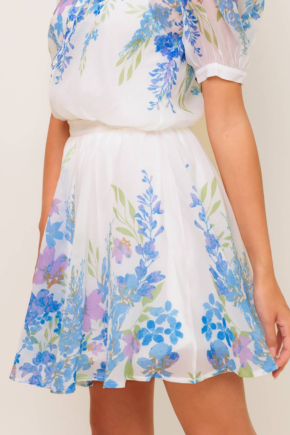 A printed woven mini full skirt with side zipper closure.