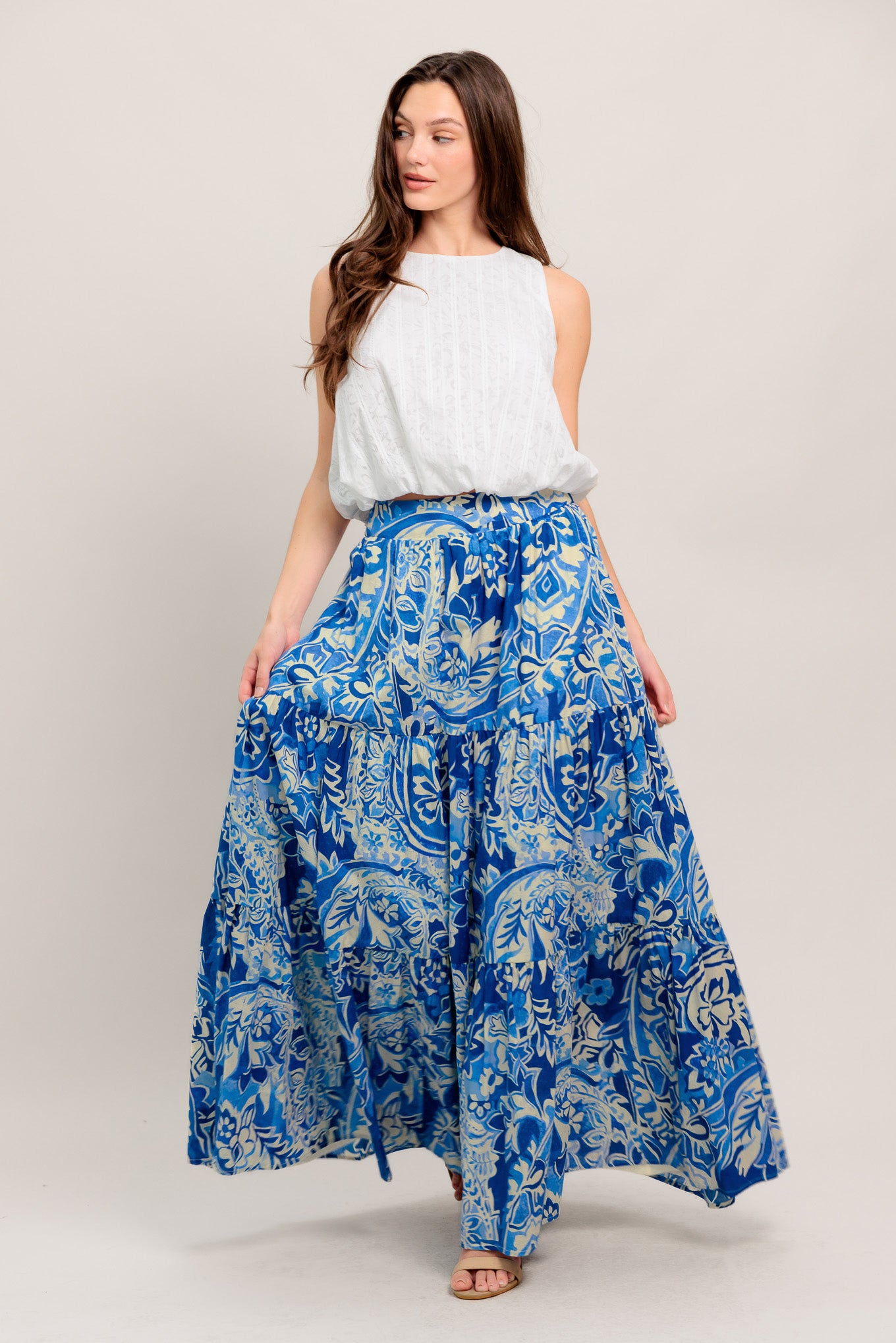 A printed woven maxi skirt featuring tiered skirt and smocked back waistband
Details:
Self : 100% Cotton
Lining : 100% Polyester
Size & Fit
- Model is 5`8" And Wearing Size Small
- Measurements Taken From Size Small
- Approx. Length: 42"