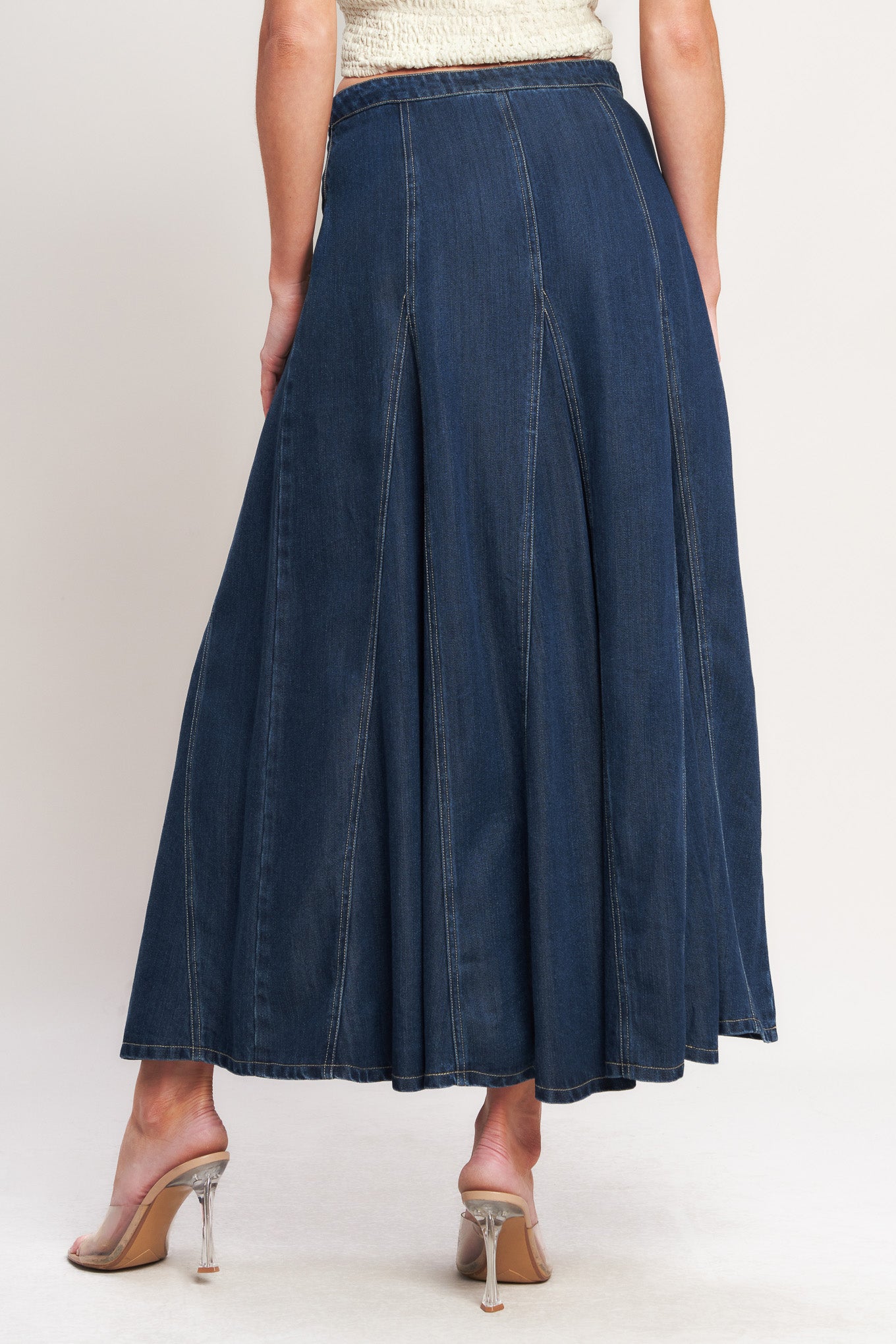 A woven circle skirt with side zipper closure
Details:
Self : 100% Lyocell
Size & Fit
- Model is 5`8" And Wearing Size Small
- Measurements Taken From Size Small
- Approx. Length: 37"