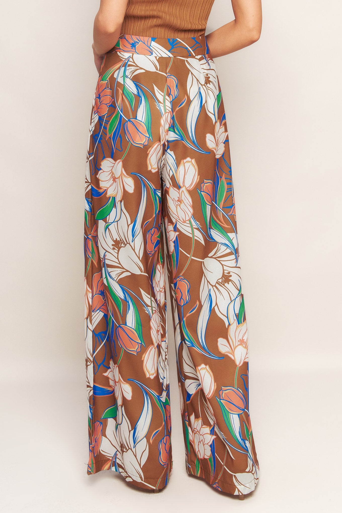 A printed woven pant with a side zipper and wide legs.