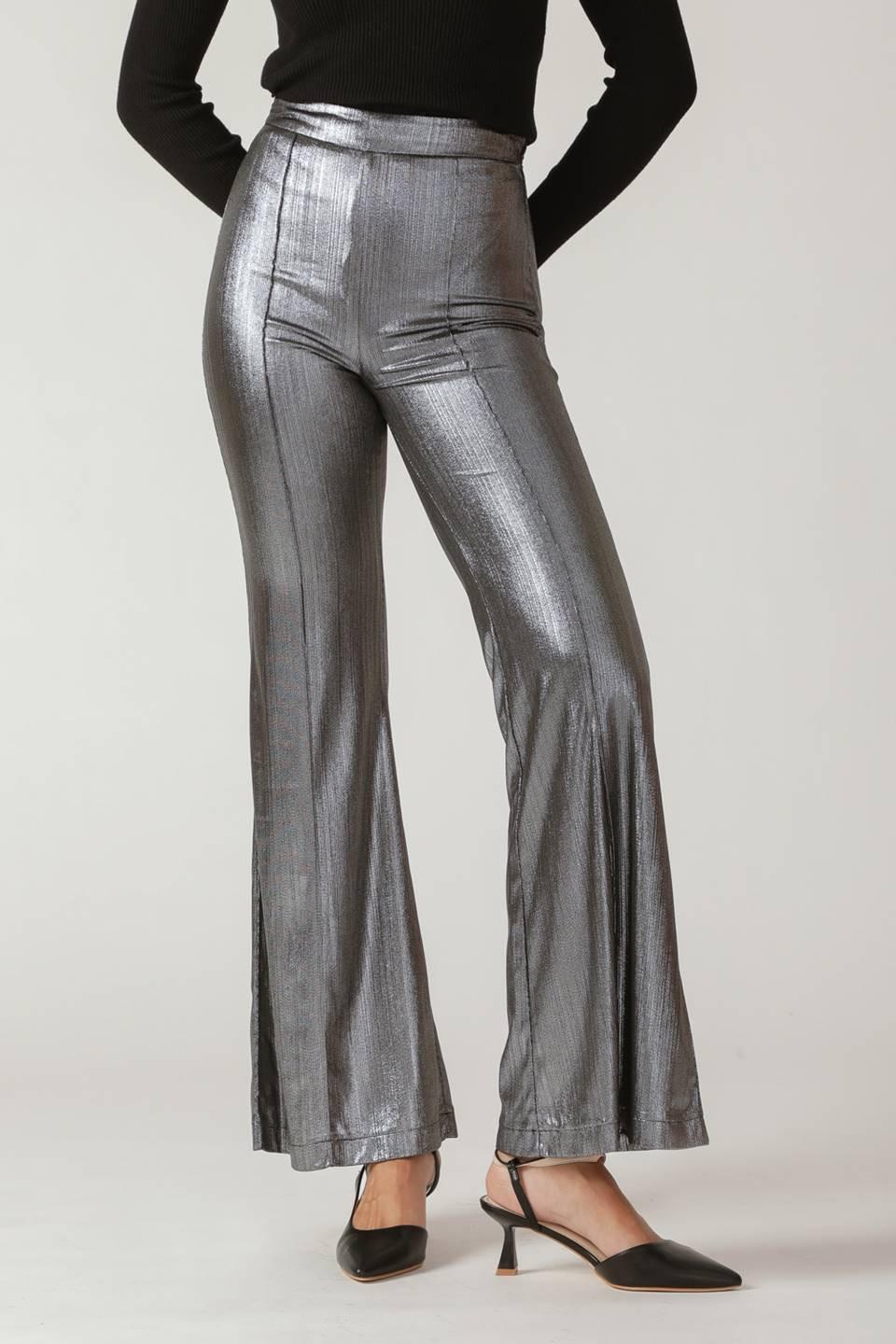 FLIRTY VIBES FOIL COATED WOVEN PANTS.