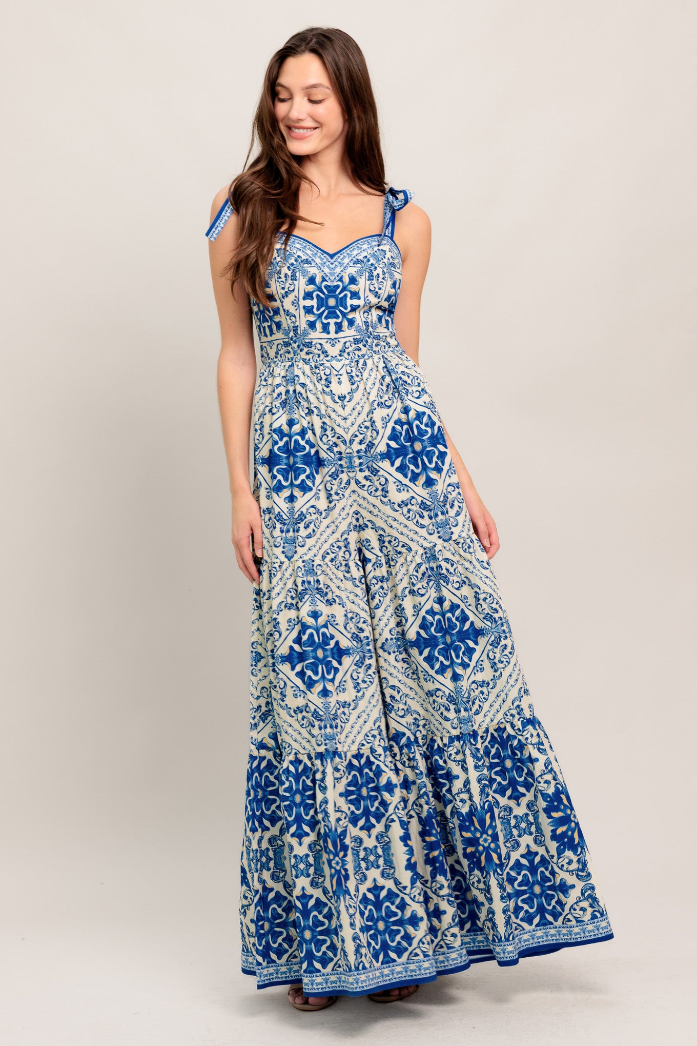 A printed woven jumpsuit featuring sweetheart neckline, shoulder tie, tiered pant and smocked back bodice
Details:
Self : 100% Cotton
Size & Fit
- Model is 5`8" And Wearing Size Small
- Measurements Taken From Size Small
- Approx. Length: 58"
