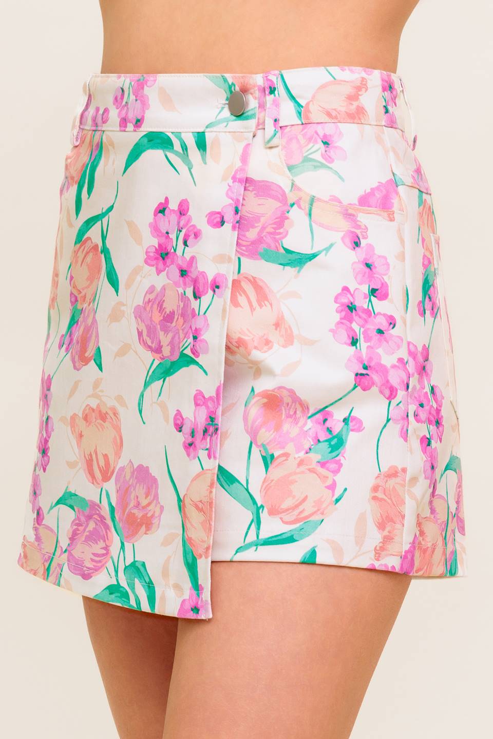 A printed woven skort featuring front closure and side pockets.