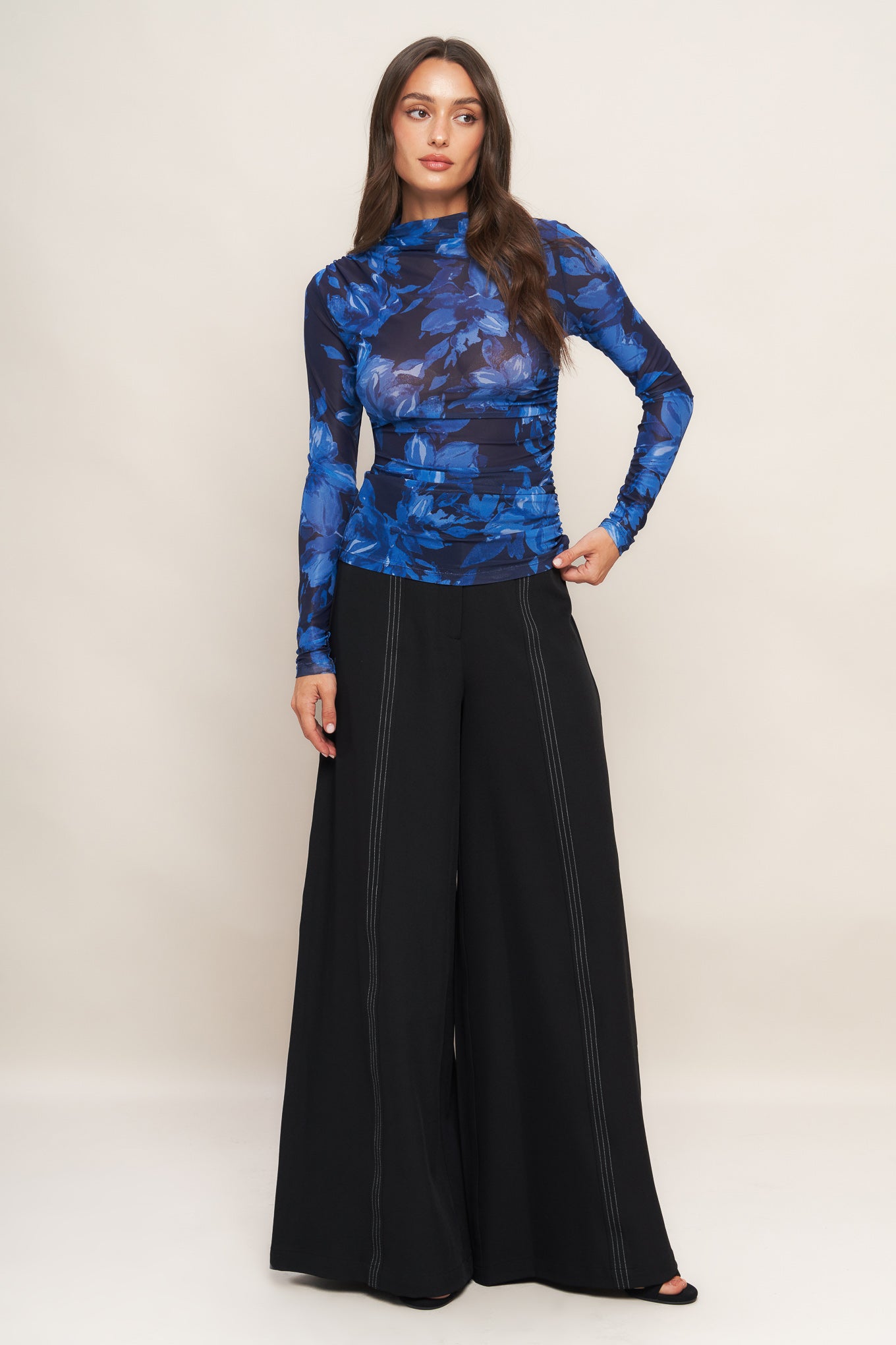 A solid woven wide leg pant with side zipper closure