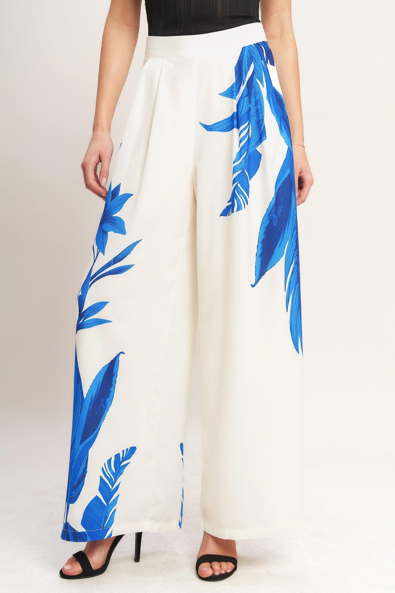 A printed woven pant with front pleat, wide leg and side zipper closure. Matching top IT14009B
Details:
Self : 100% Polyester
Lining : 100% Polyester
Size & Fit
- Model is 5`8" And Wearing Size Small
- Measurements Taken From Size Small
- Approx. Length: 44" Flying Tomato
