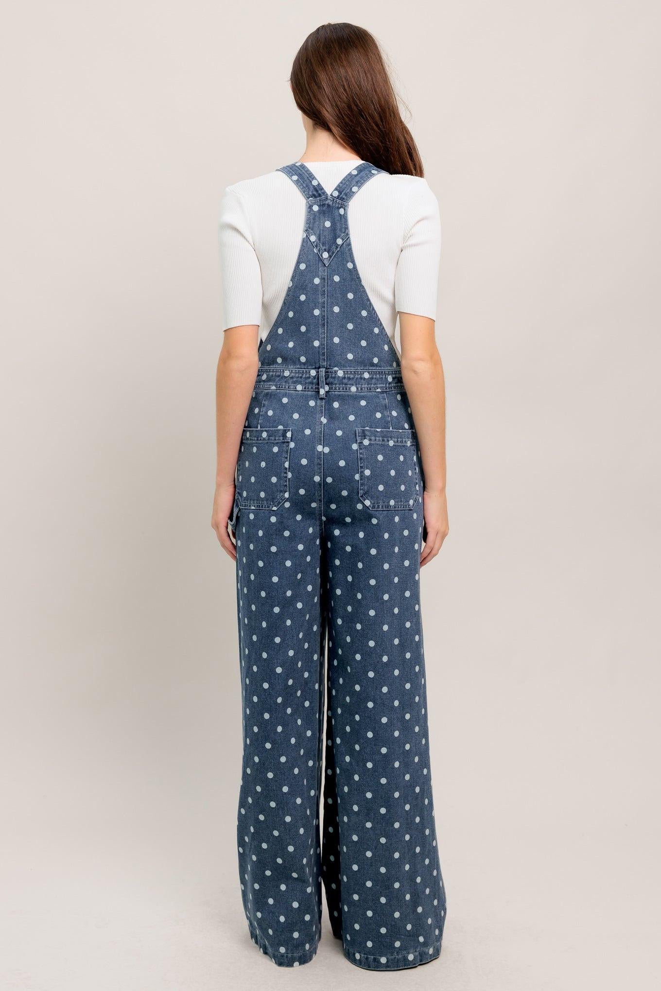 A printed denim overall with pockets and wide leg
Details:
Self : 100% Cotton
Size & Fit
- Model is 5`8" And Wearing Size Small
- Measurements Taken From Size Small
- Approx. Length: 60" Flying Tomato