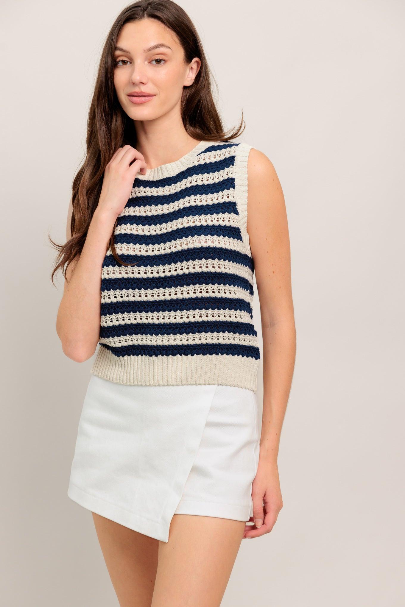CLEAN COAST KNIT TOP.
