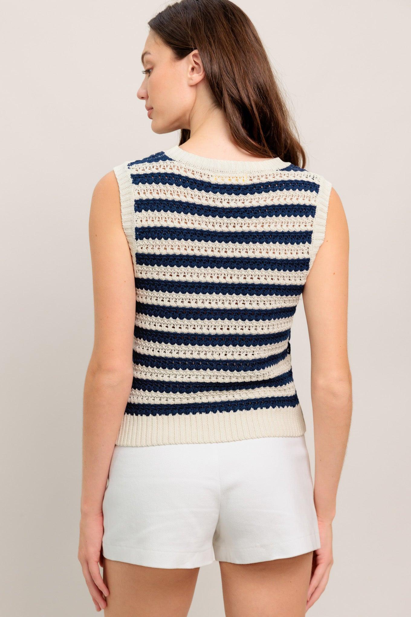 CLEAN COAST KNIT TOP.