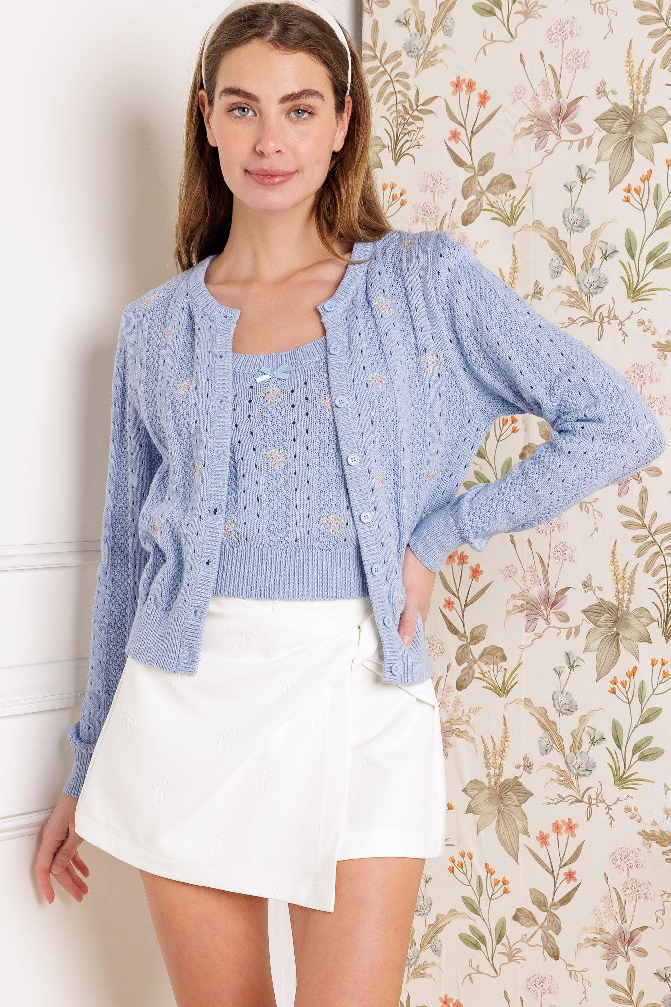 A sweater knit cami and long sleeve cardigan set
Details:
Self : 100% Cotton
Size & Fit
- Model is 5`8" And Wearing Size Small
- Measurements Taken From Size Small
- Approx. Length: 21"