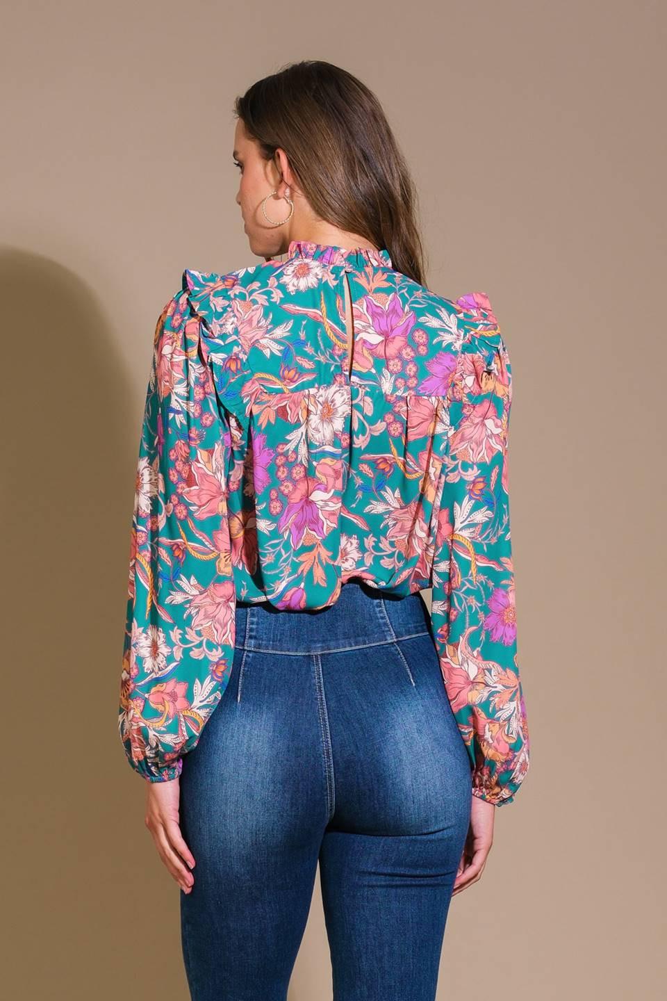 UNFORGETTABLE COMPOSURE WOVEN TOP.