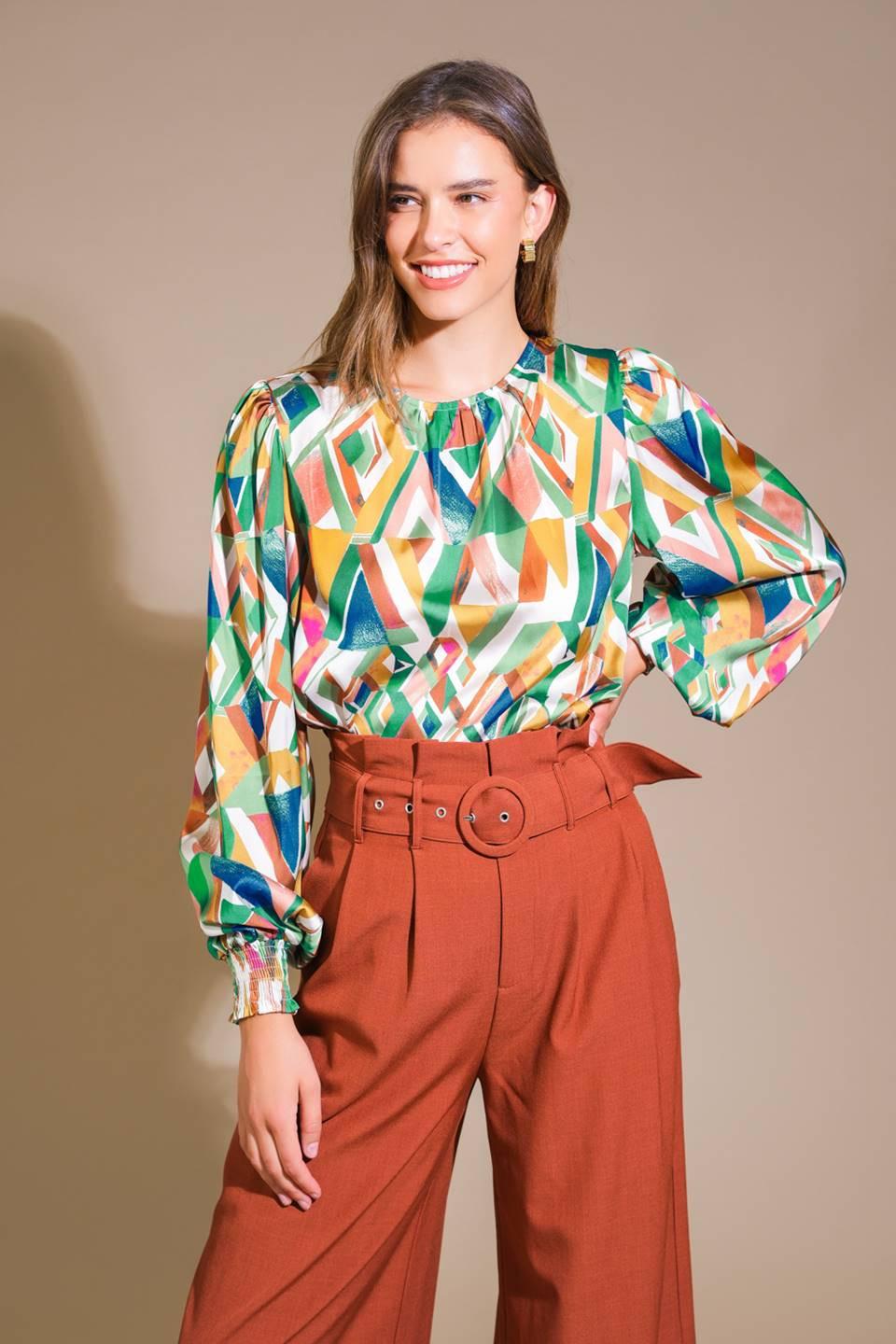 RADIANT POISE WOVEN TOP.