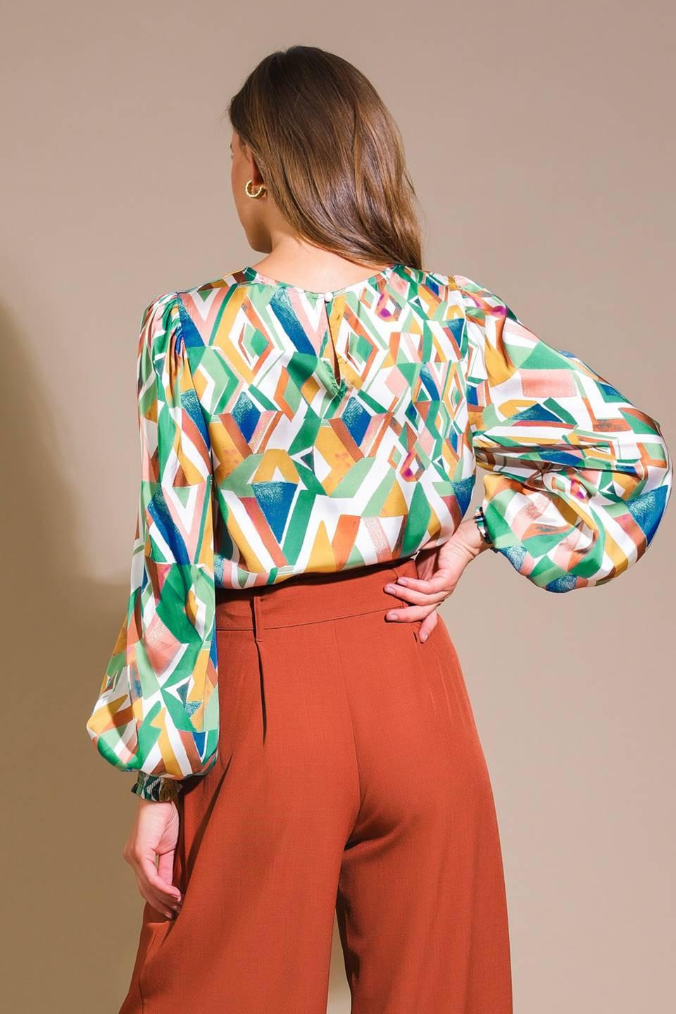 RADIANT POISE WOVEN TOP.