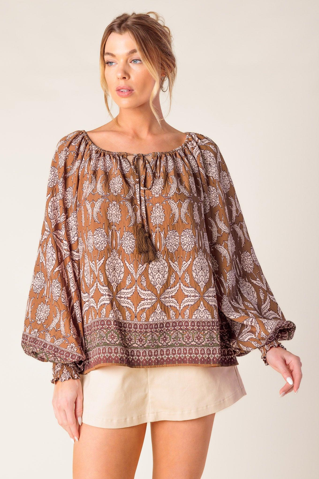 BE ALRIGHT WOVEN TOP.
