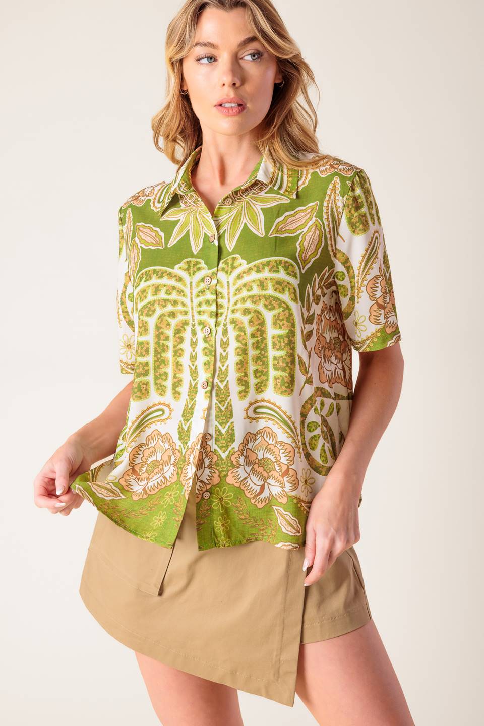A printed woven shirt featuring collar, button down and short sleeve. Matching shorts IP8755
Details:
Self : 100% Polyester
Size & Fit
- Model is 5`8" And Wearing Size Small
- Measurements Taken From Size Small
- Approx. Length: 27"