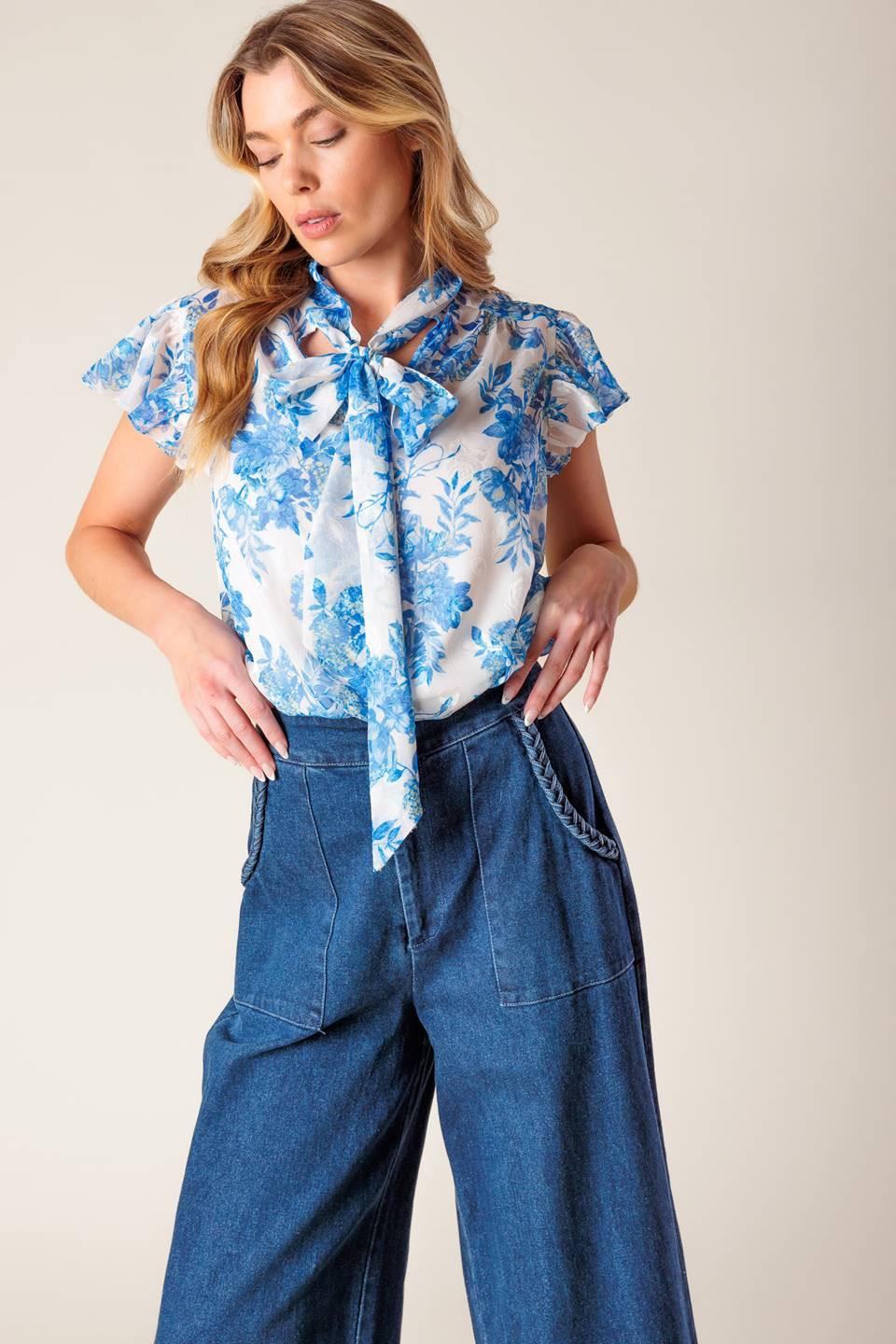 BEAUTY ICON WOVEN TOP.