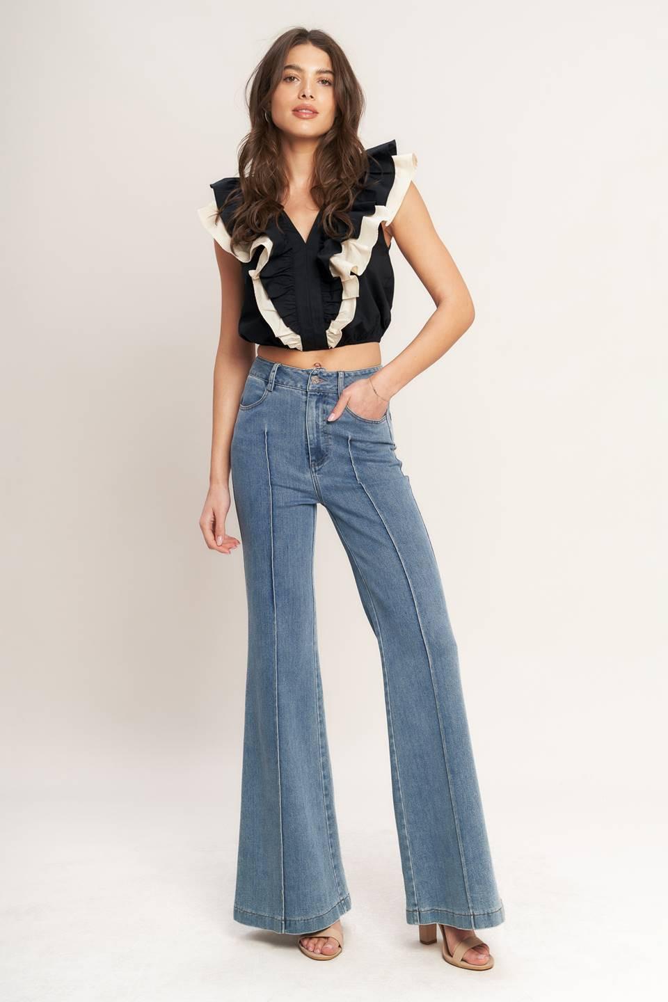 GALLERY CONTRAST WOVEN CROP TOP.