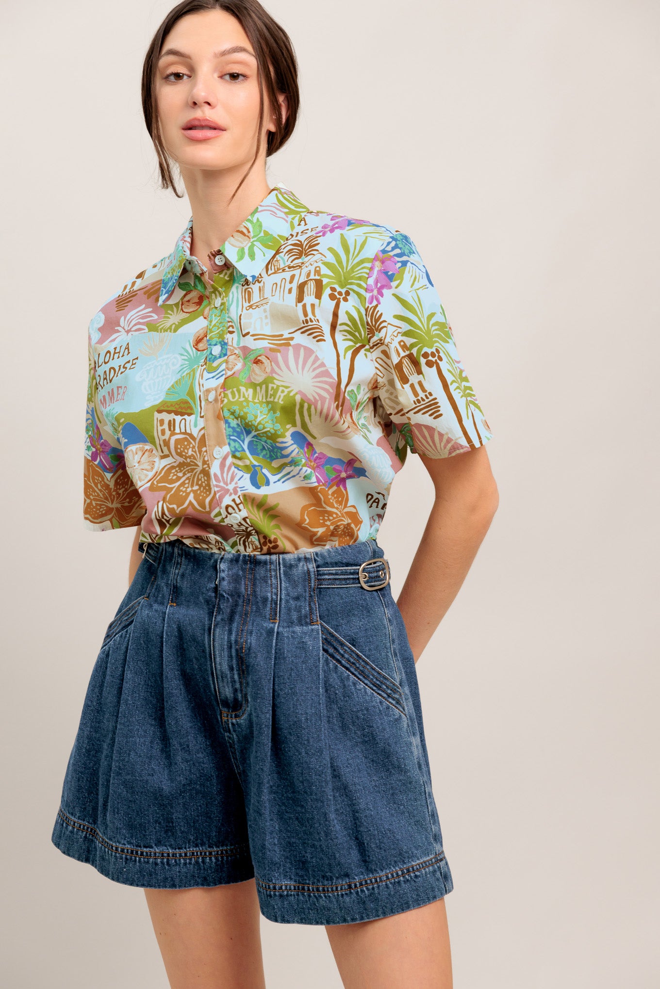 A printed woven top featuring collar, short sleeve and button down closure
Details:
Self: 100% Cotton
Size & Fit
- Model is 5`8" And Wearing Size Small
- Measurements Taken From Size Small