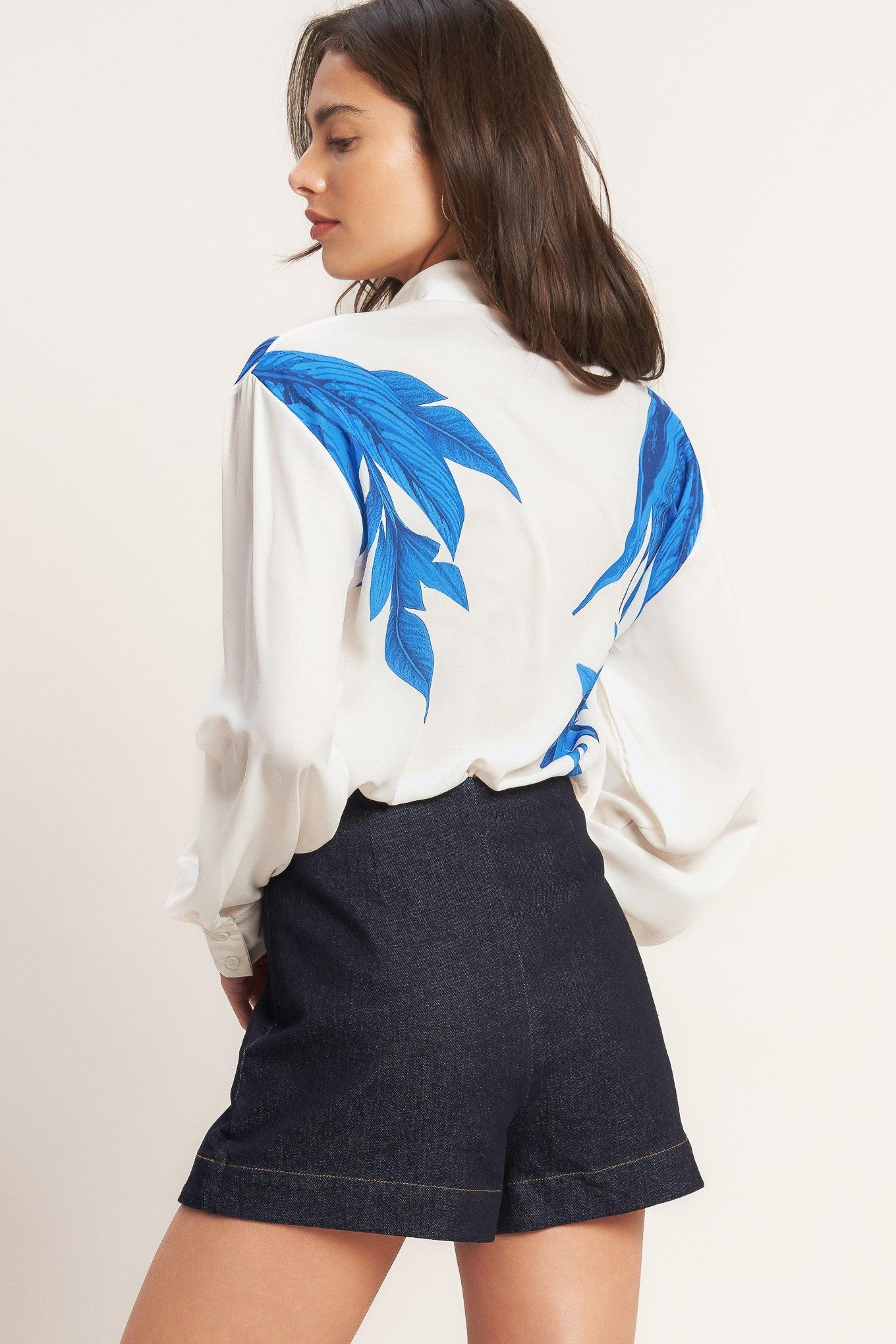 A printed woven button down shirt with long sleeve. Matching pant IP9097T
Details:
Self : 100% Polyester
Size & Fit
- Model is 5`8" And Wearing Size Small
- Measurements Taken From Size Small
- Approx. Length: 25" Flying Tomato