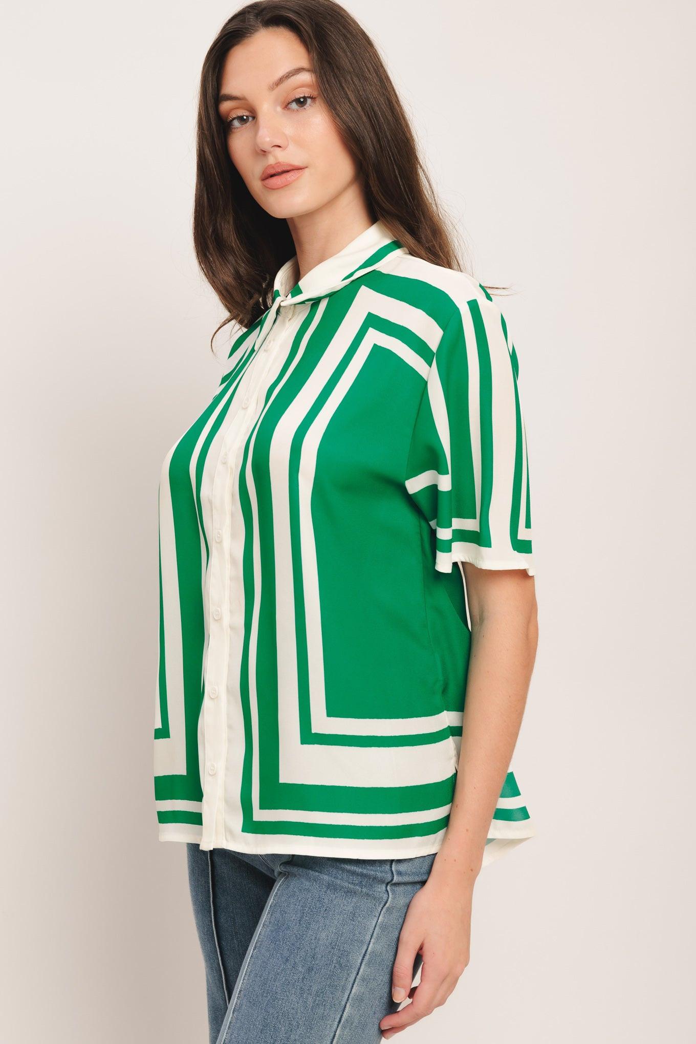 A printed woven top featuring collar, short sleeve and button down. Matching short IP9108T
Details:
Self: 100% Polyester
Size & Fit
-Model is 5`8" And Wearing Size Small
-Measurements Taken From Size Small
-Approx. Length: 26"