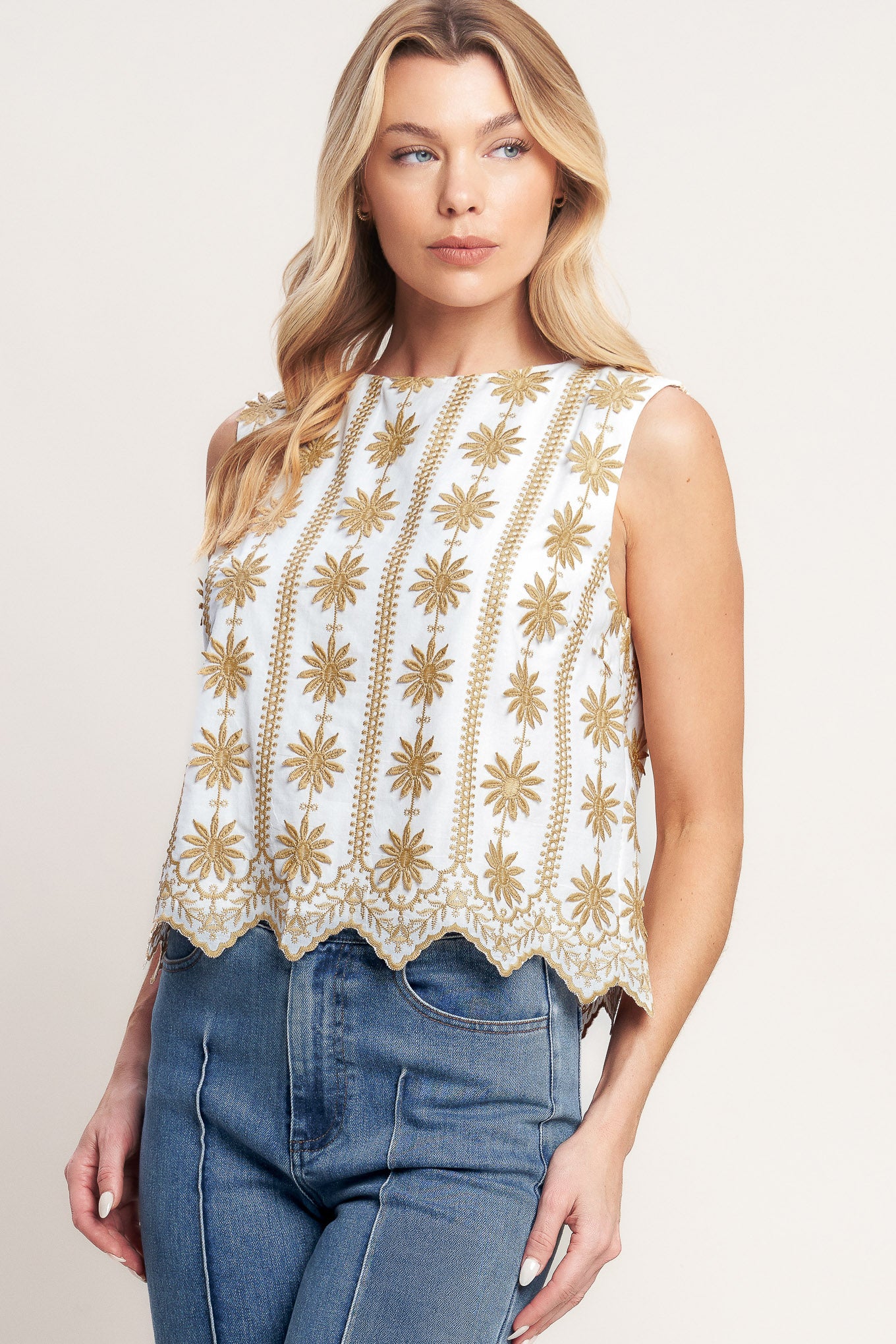 A woven embroidered top featuring round neckline, sleeveless and back neck button closure
Details:
Self: 100% Cotton
Lining: 100% Polyester
Size & Fit
-Model is 5`8" And Wearing Size Small
-Measurements Taken From Size Small
-Approx. Length: 21"