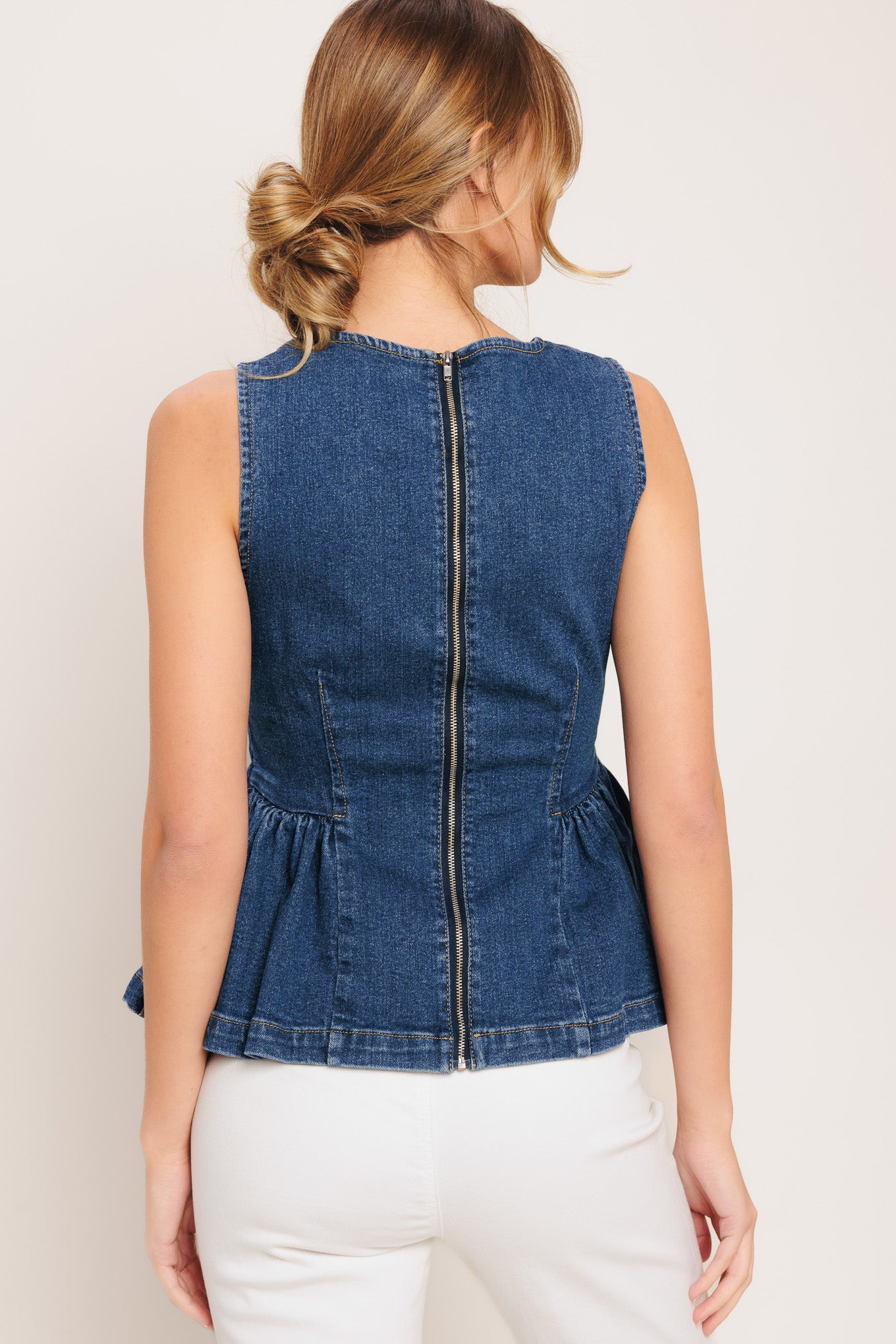 A washed denim top featuring round neckline, sleeveless, peplum and back zipper closure
Details:
Self: 85% Cotton 5% Polyester 8% Viscose 2% Spandex
Size & Fit
-Model is 5`8" And Wearing Size Small
-Measurements Taken From Size Small
-Approx. Length: 24"