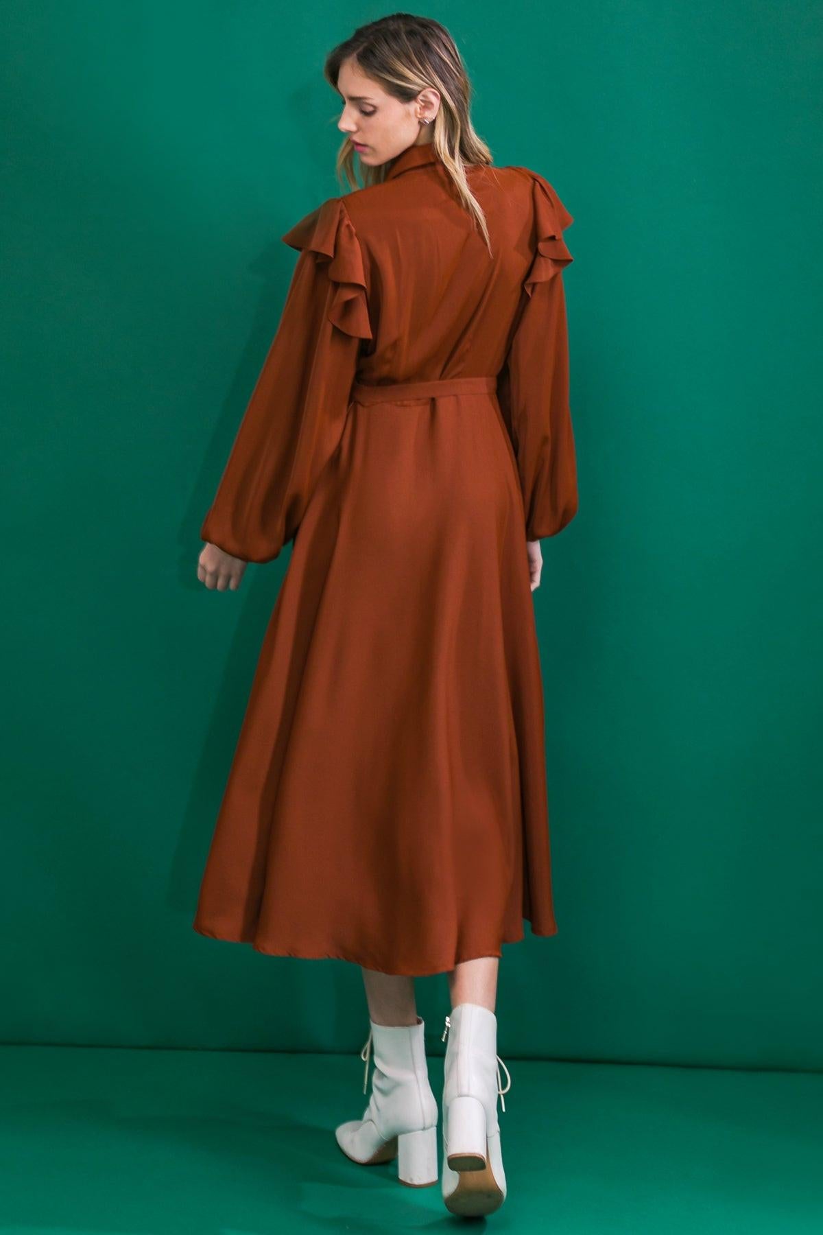 TIER ELEGANCE BROWN WOVEN MIDI DRESS.
