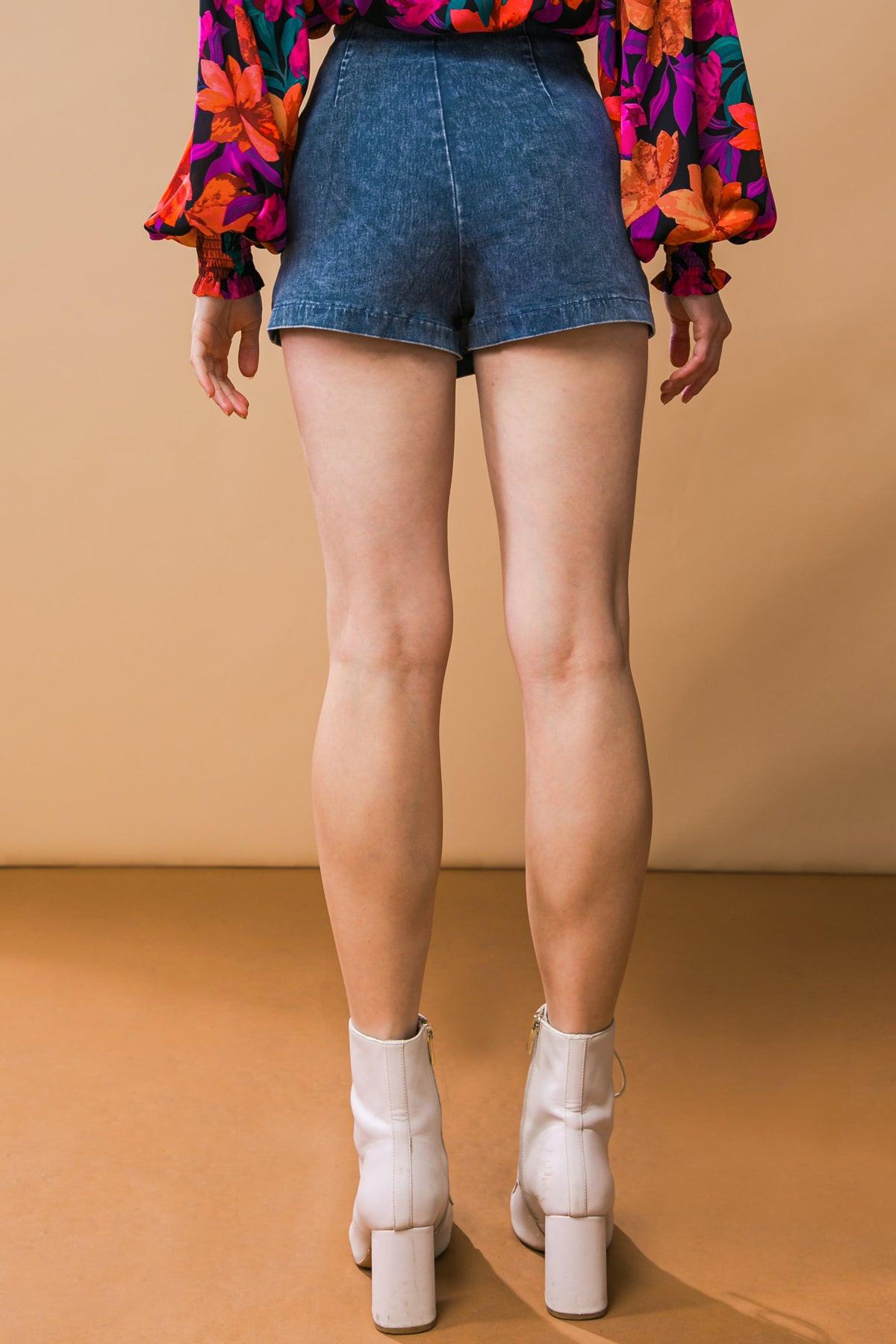 POSH POSITION DENIM SKORT.