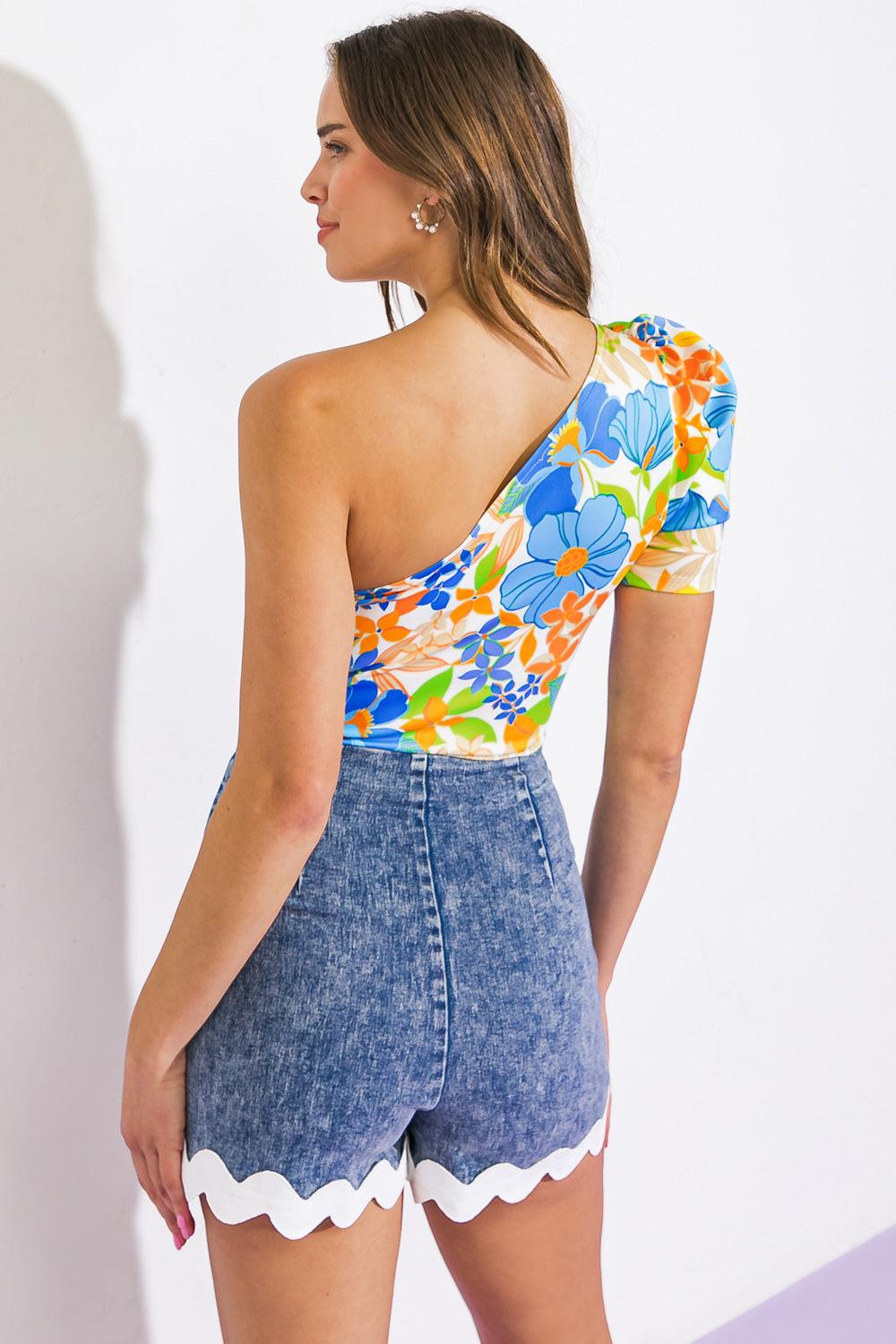 SUNNY APPROACH PRINT BODYSUIT.