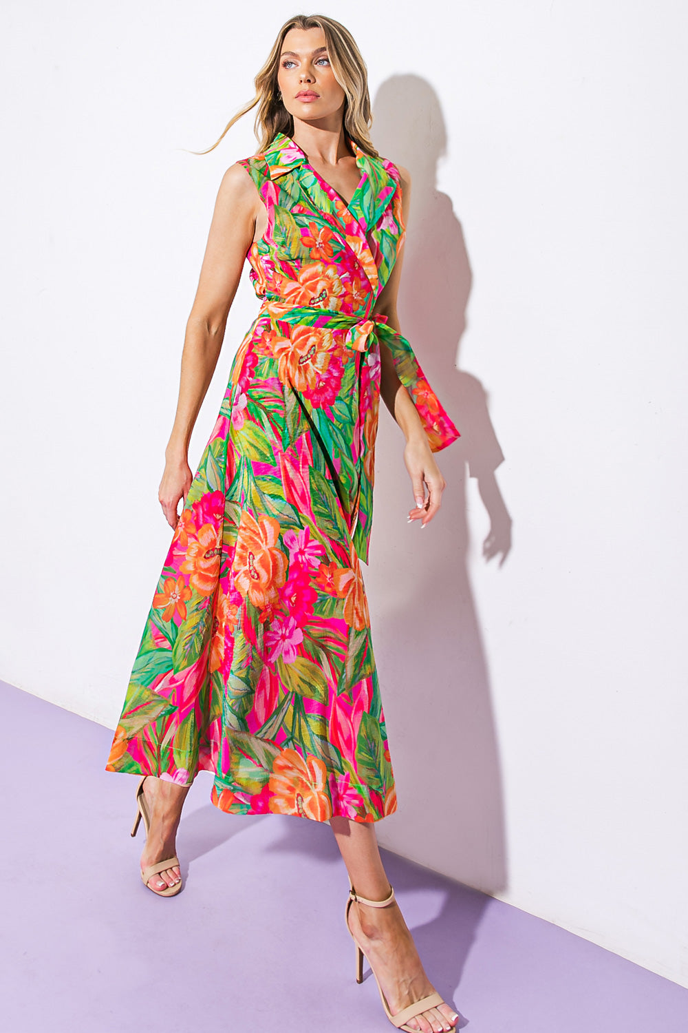 A printed woven midi dress featuring collar, sleeveless and true wrap
Details:
Self : 100% Polyester
Lining : 100% Polyester
Size & Fit
- Model is 5`8" And Wearing Size Small
- Measurements Taken From Size Small
- Approx. Length: 52"