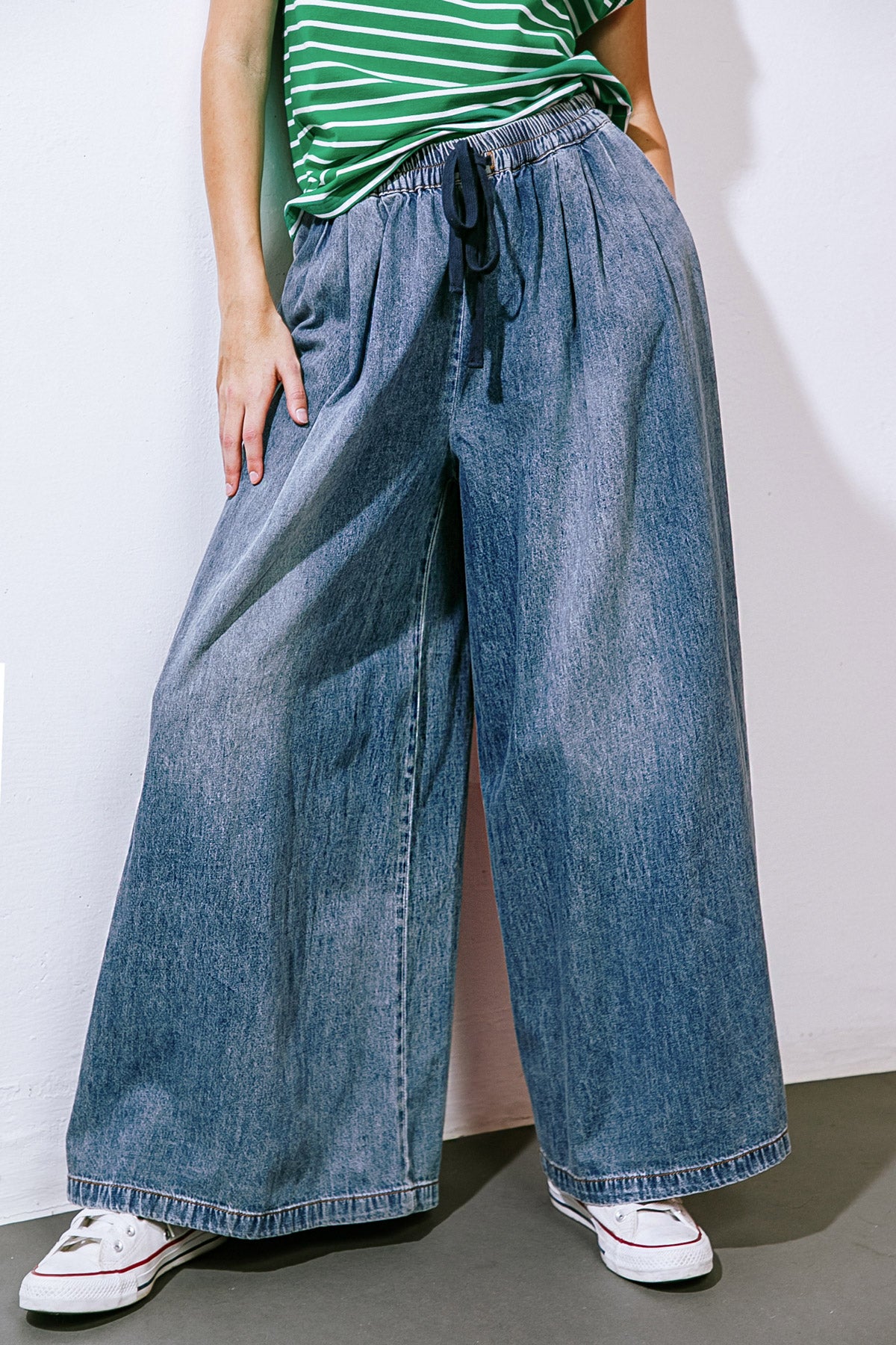 A washed denim pant featuring elasticized waist, contrasting front tie, side pockets and extra wide leg
Details:
Self : 100% Cotton
Size & Fit
- Model is 5`8" And Wearing Size Small
- Measurements Taken From Size Small
- Approx. Length: 41"
Flying Tomato