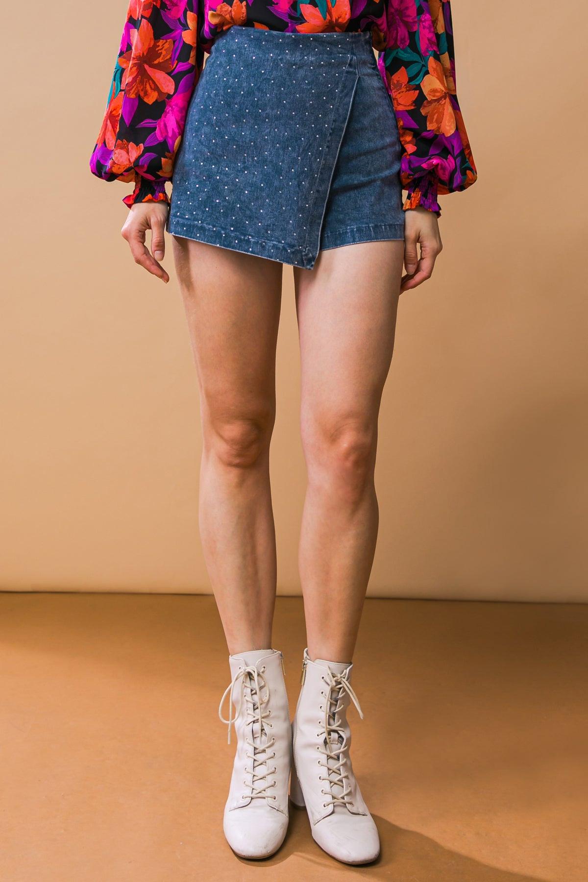 POSH POSITION DENIM SKORT.