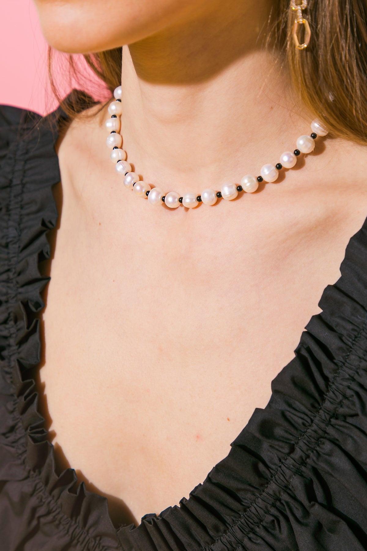 LOU PEARL NECKLACE.