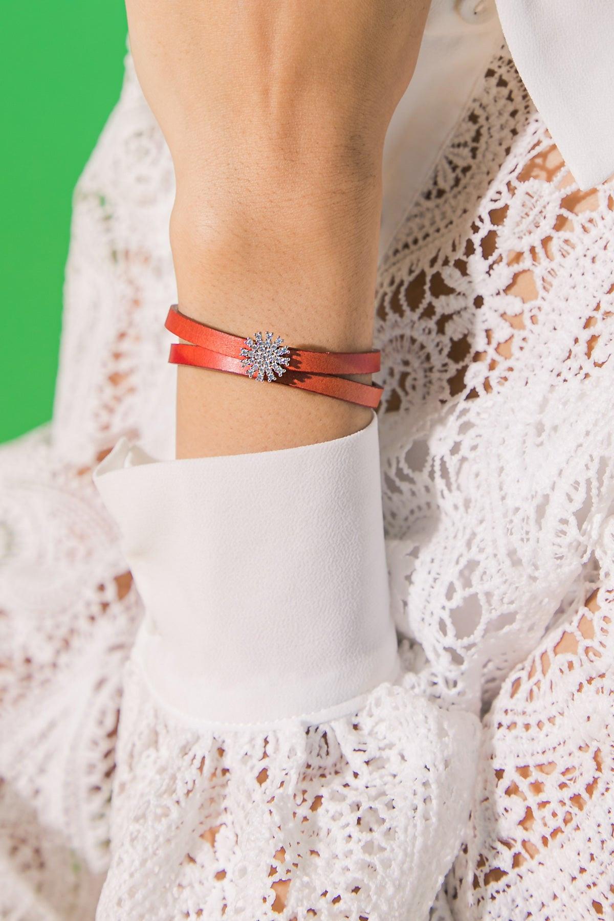 THE DAISY NEVER TAKE OFF BRACELET.
