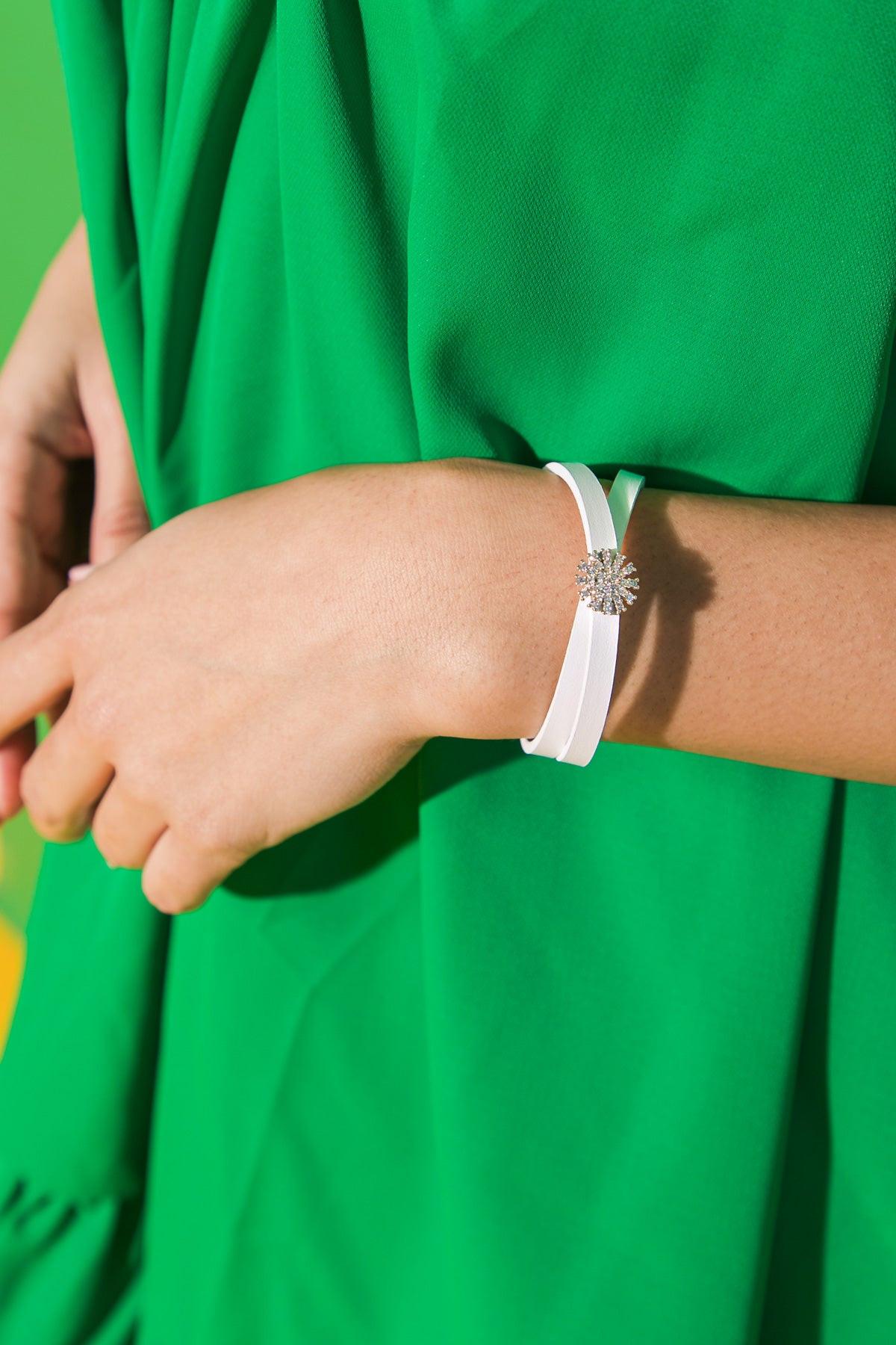 THE DAISY NEVER TAKE OFF BRACELET.