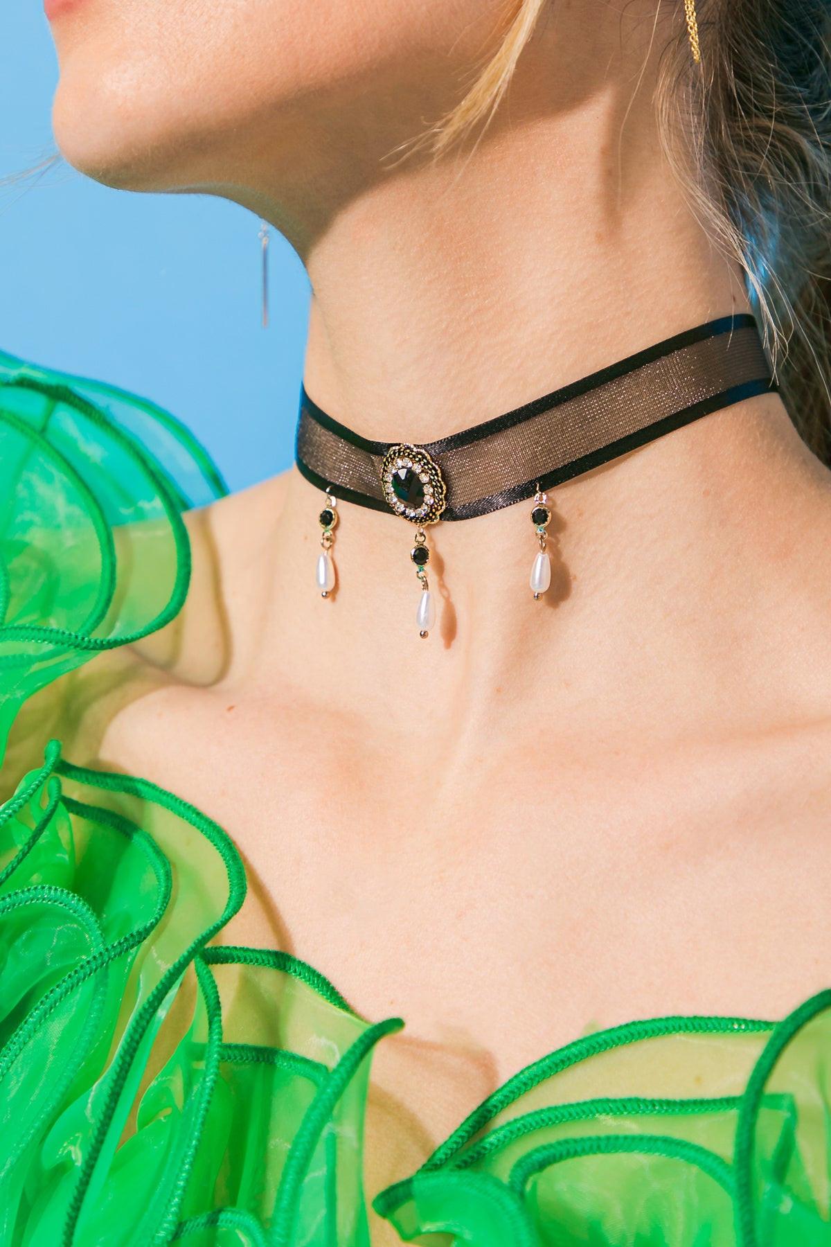 LOLA LACE CHOKER.