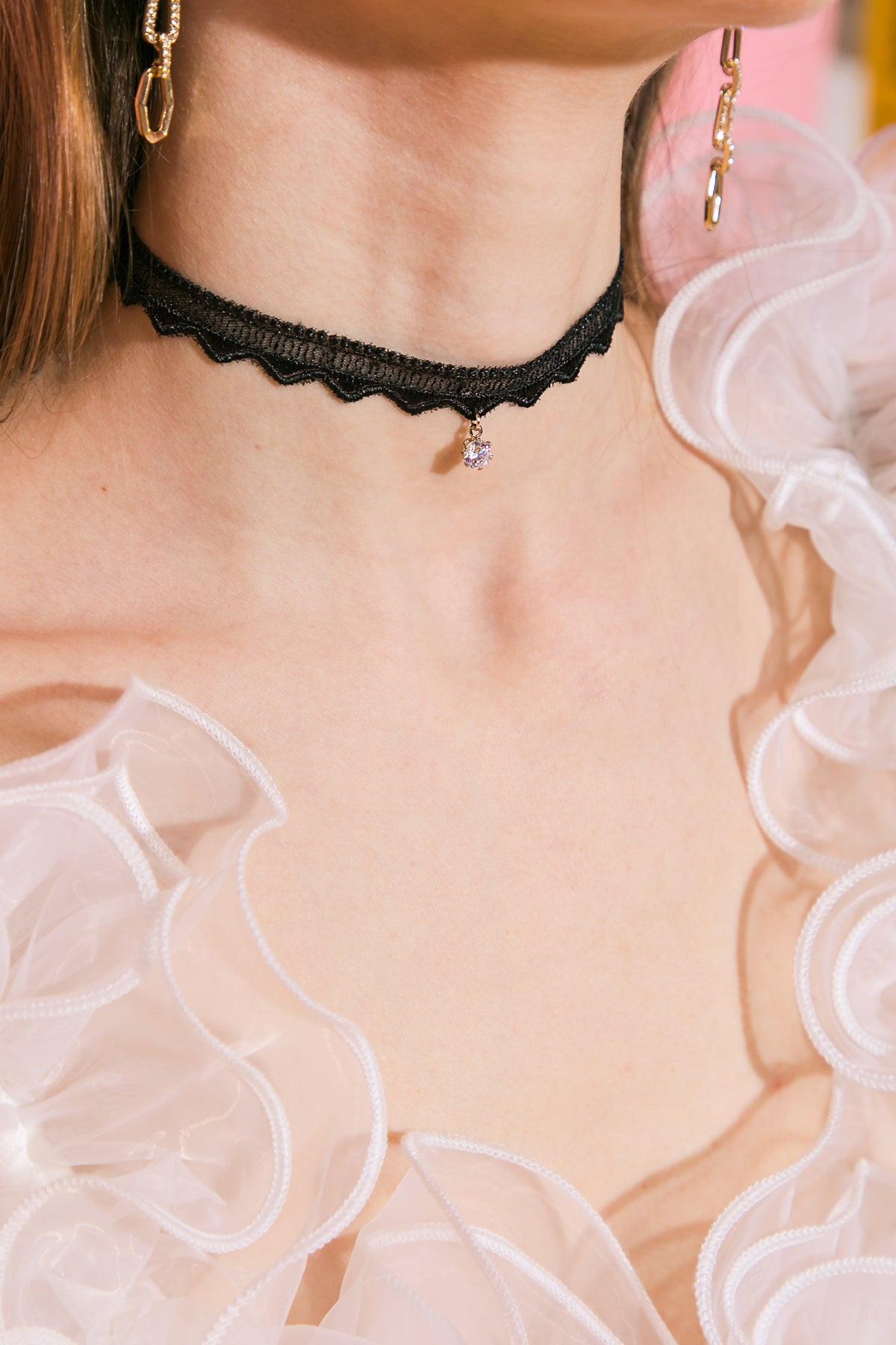 PRETTY IN LOVE CHOKER.