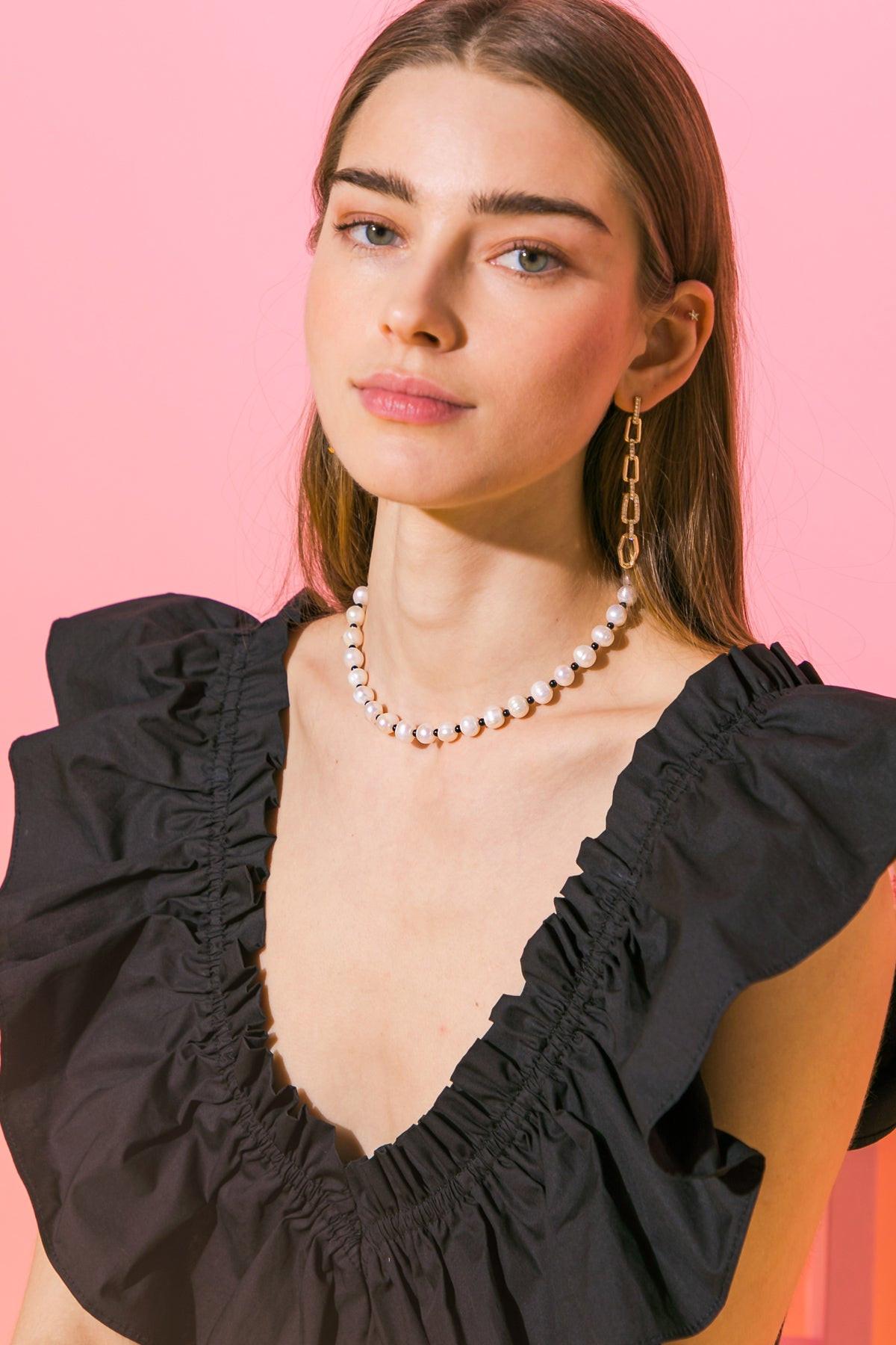 LOU PEARL NECKLACE.